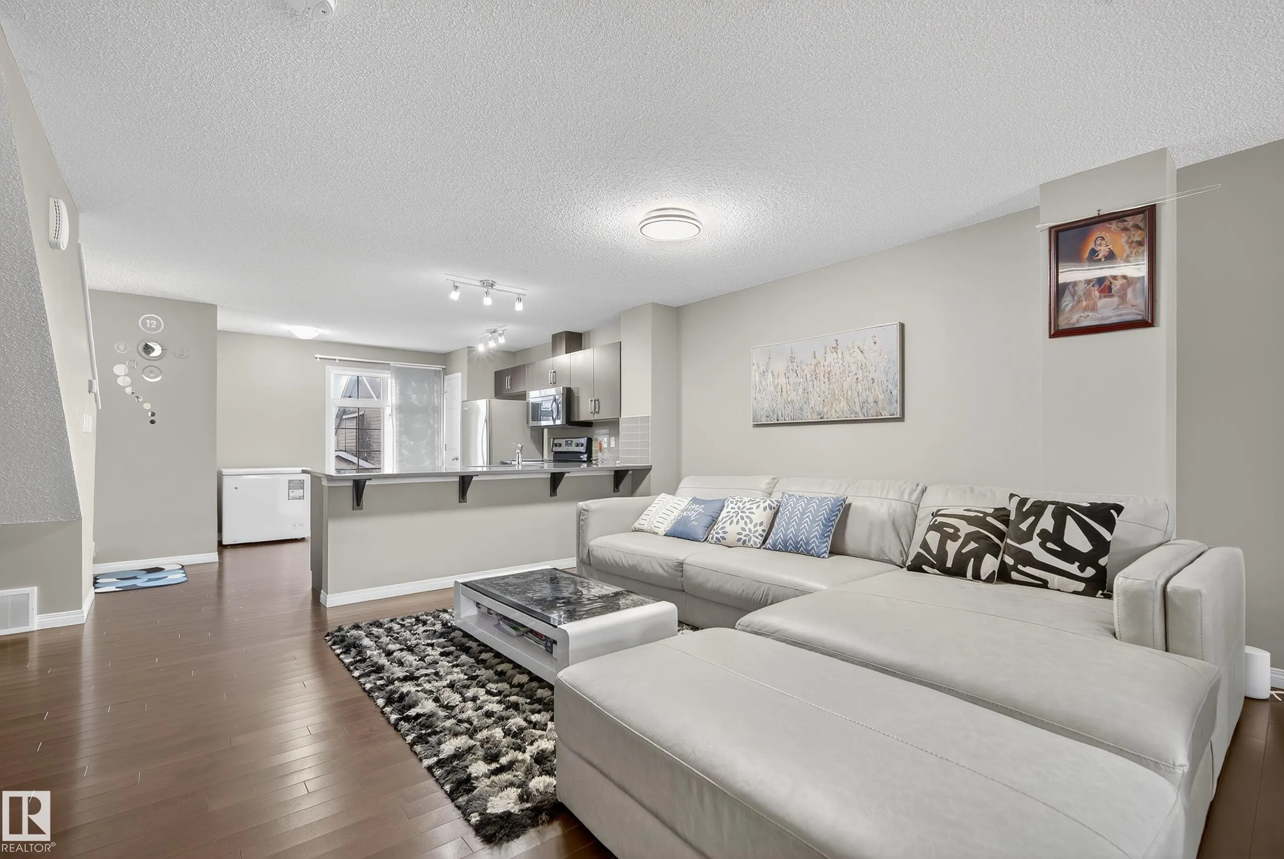 #2 9151 shaw way