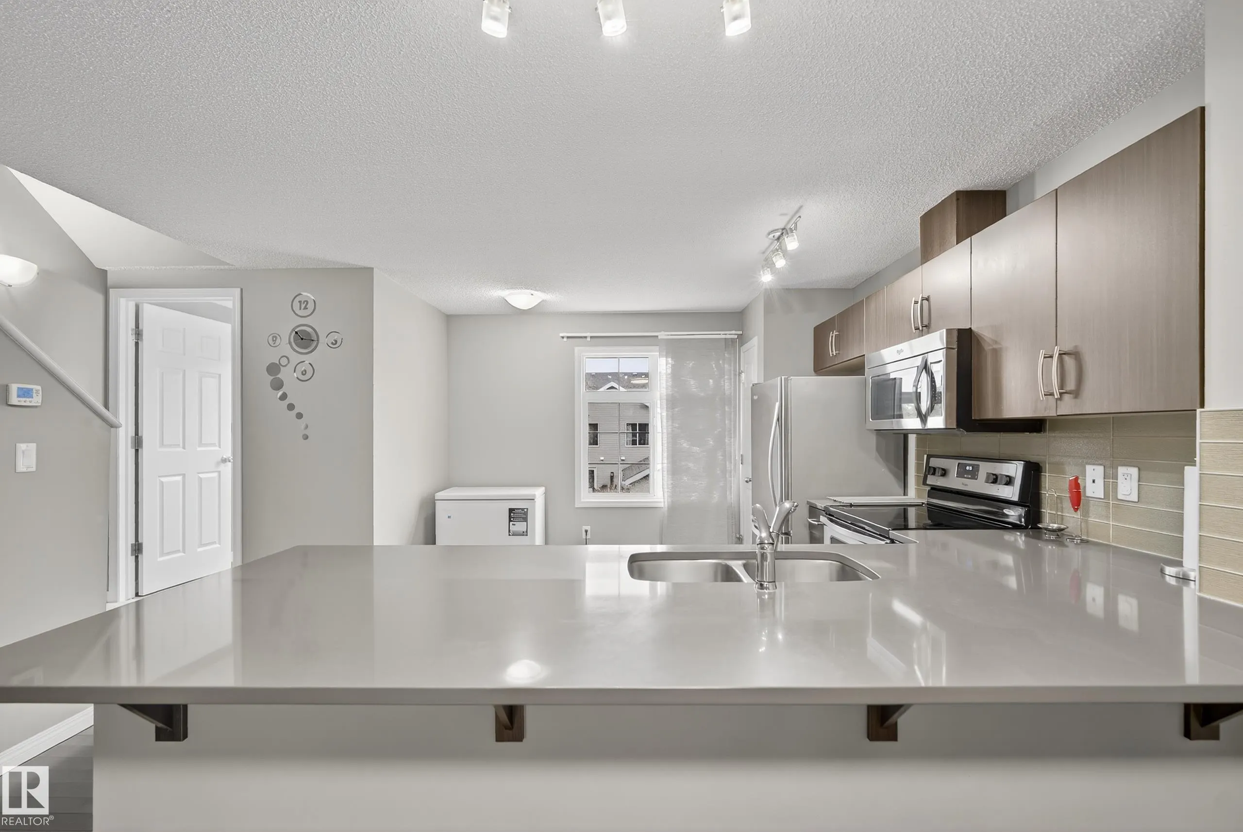 #2 9151 shaw way