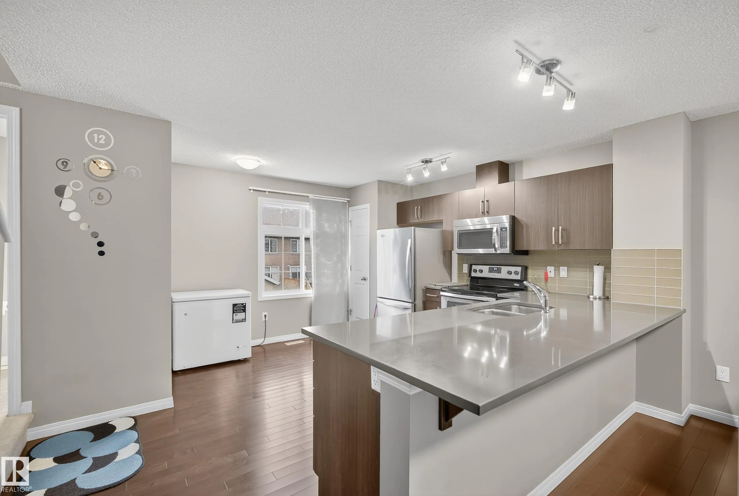 #2 9151 shaw way