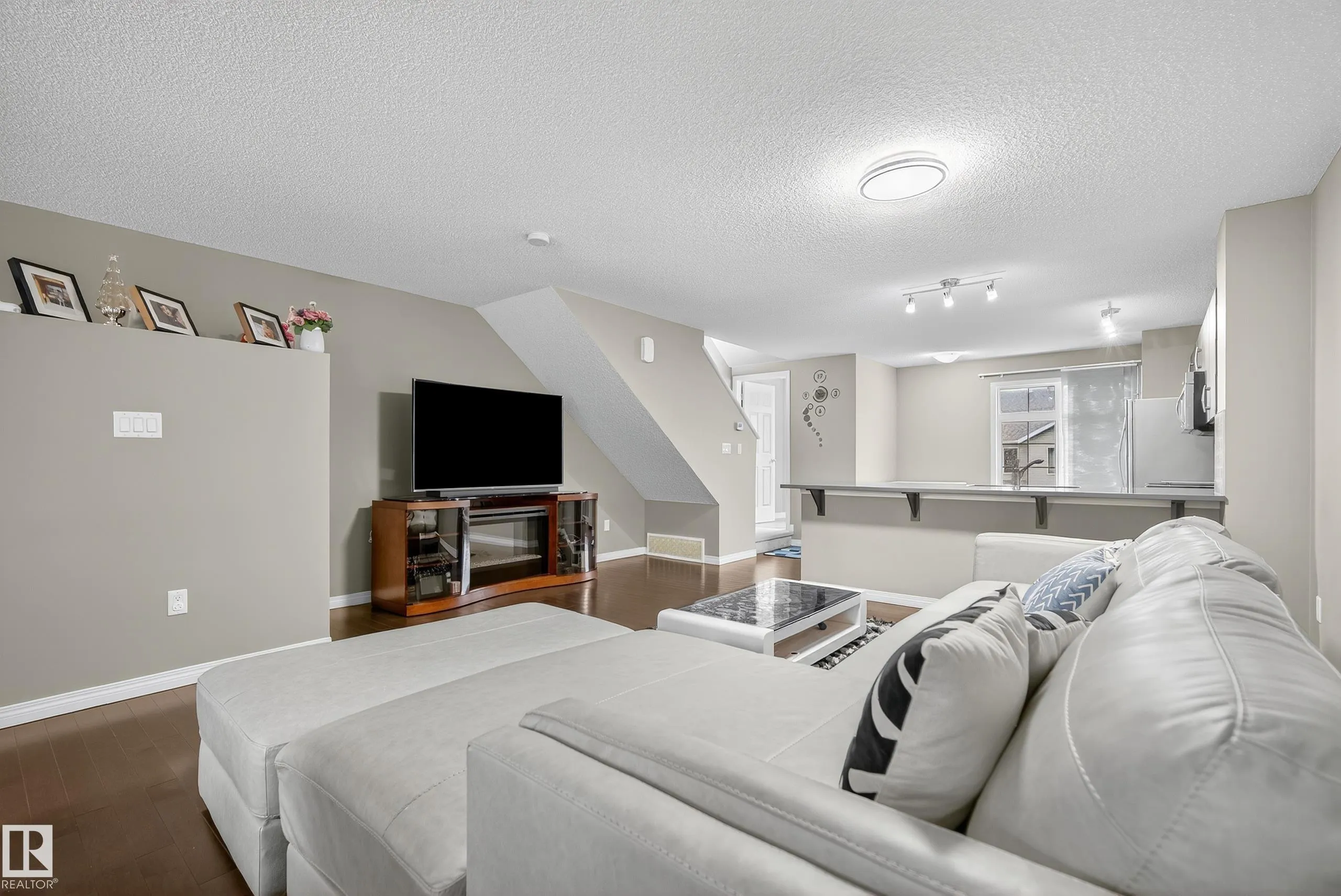 #2 9151 shaw way