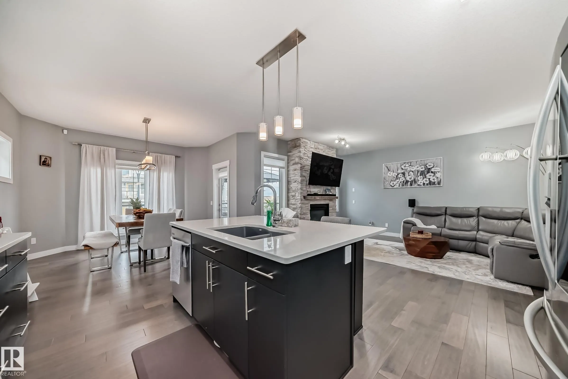 3075 CARPENTER LANDING Landing