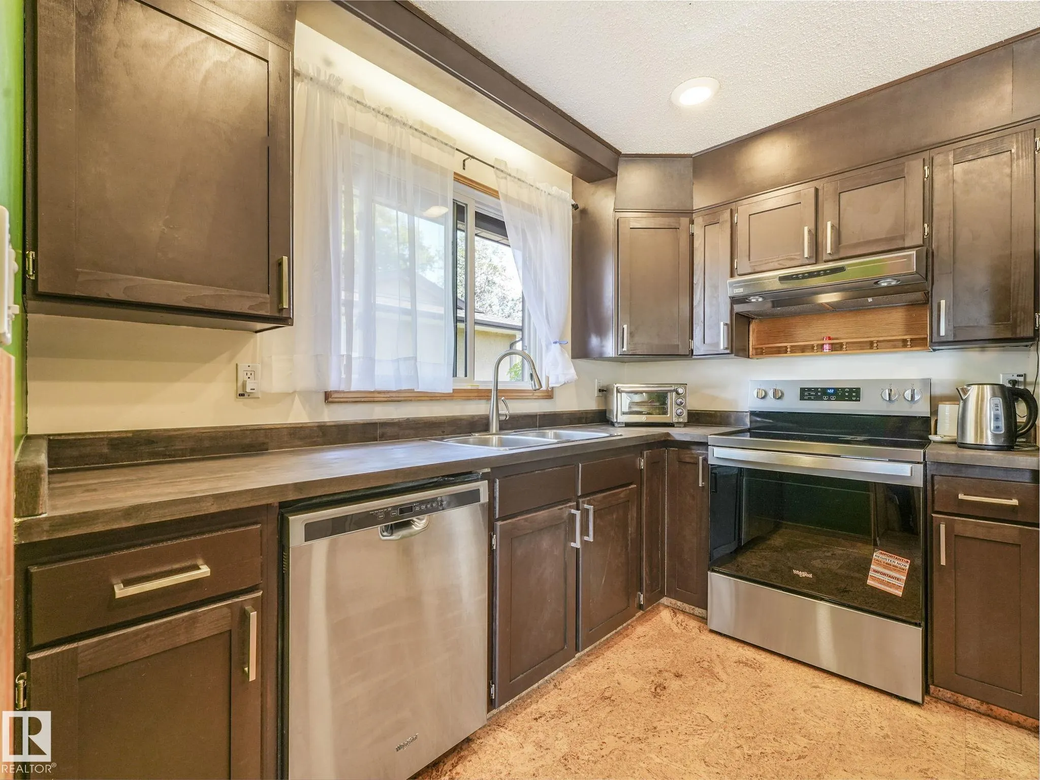 3608 15 Avenue