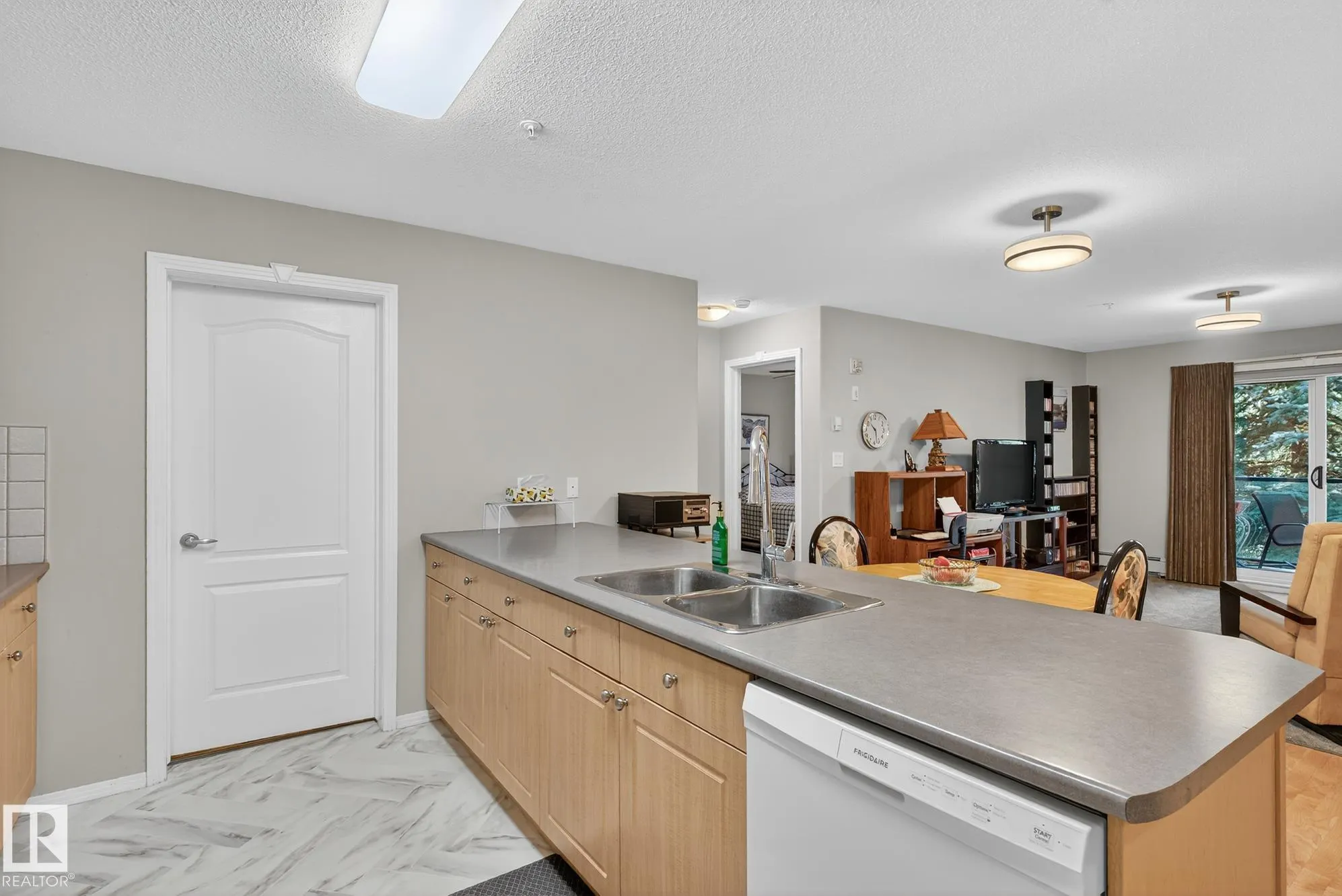 592 HOOKE Road