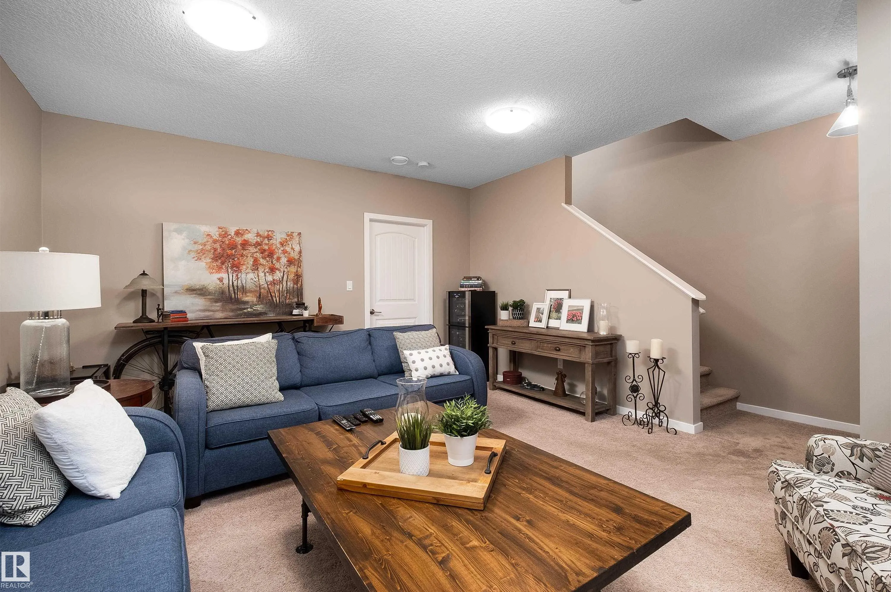 3053 Arthurs Crescent