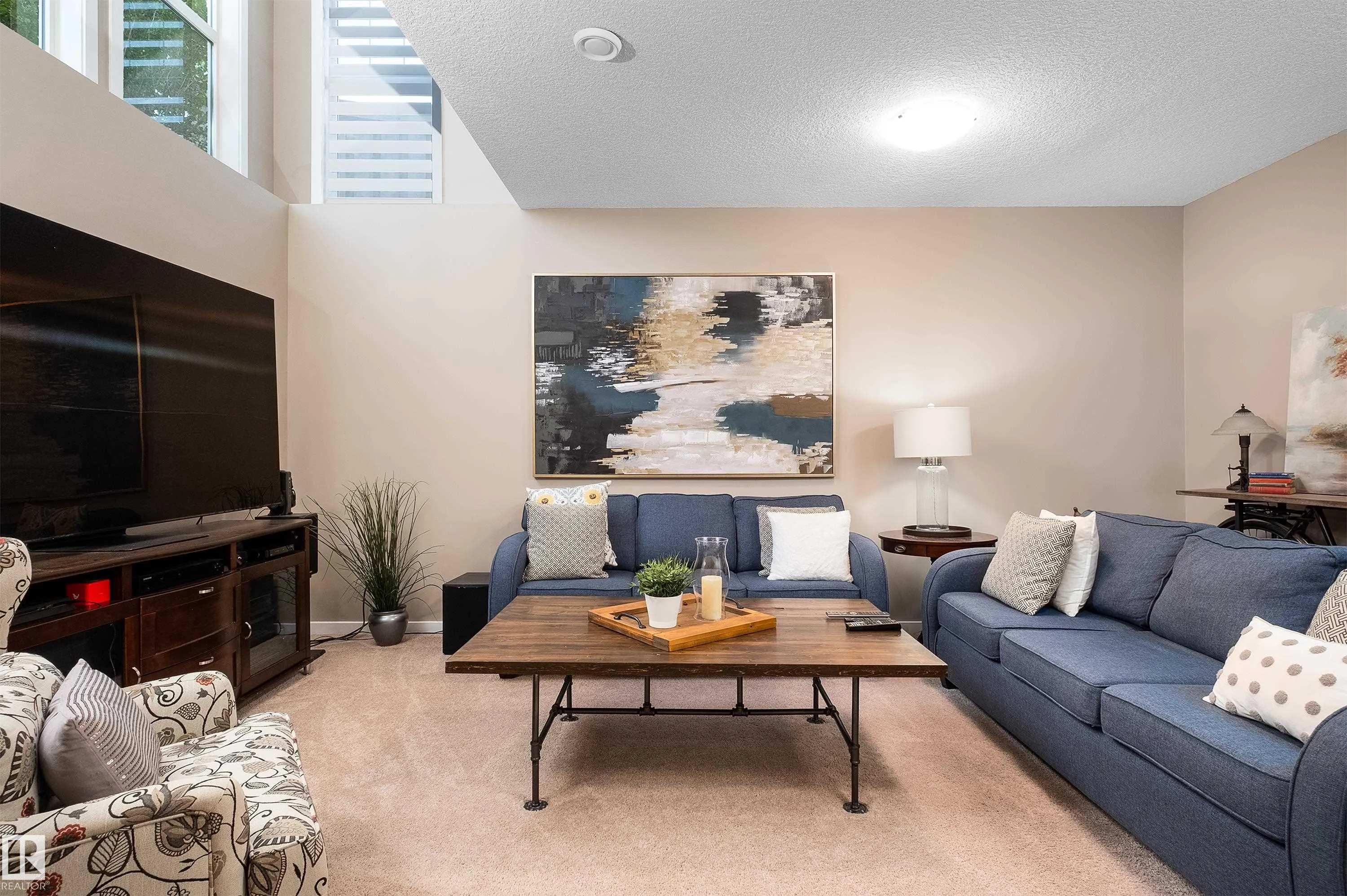 3053 Arthurs Crescent