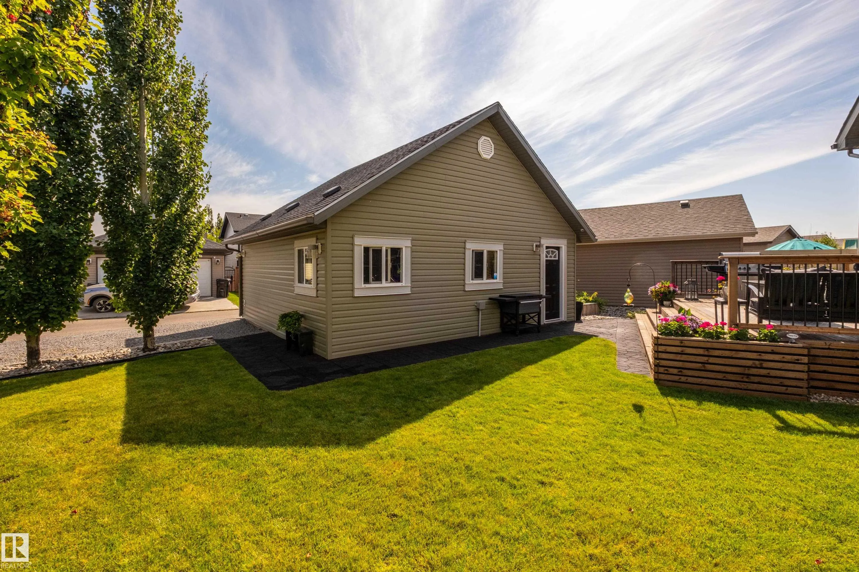 3053 Arthurs Crescent