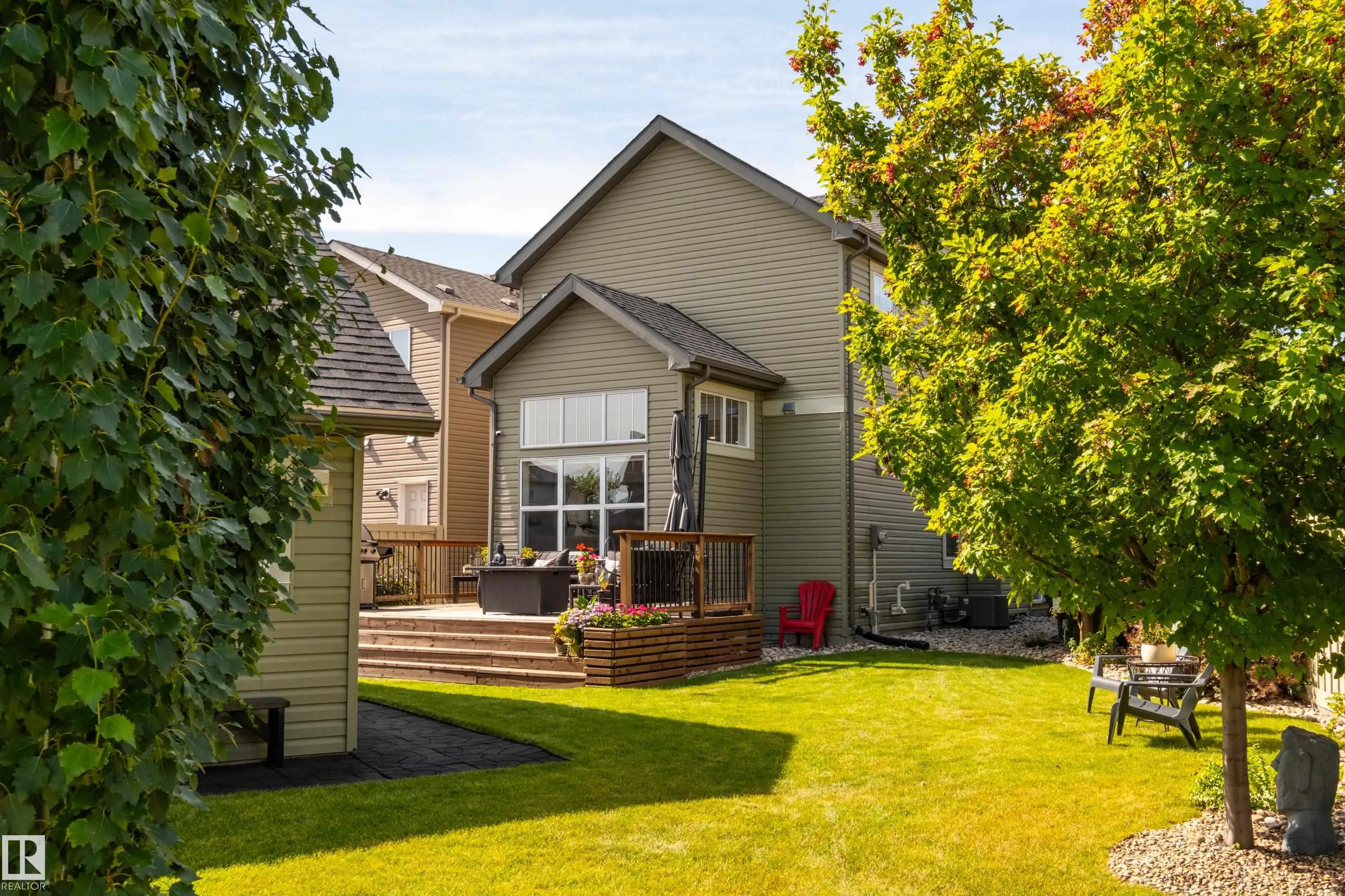 3053 Arthurs Crescent