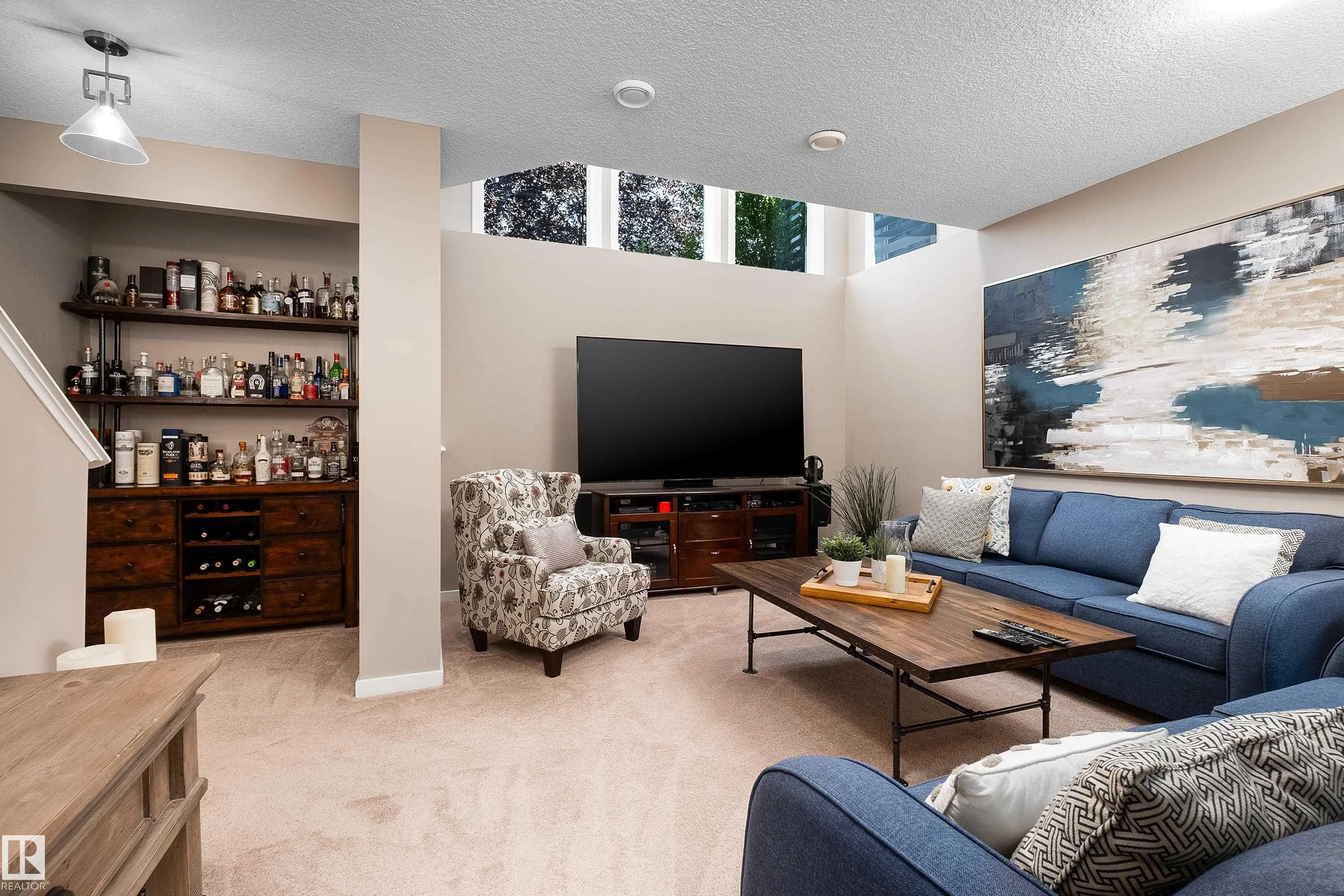 3053 Arthurs Crescent