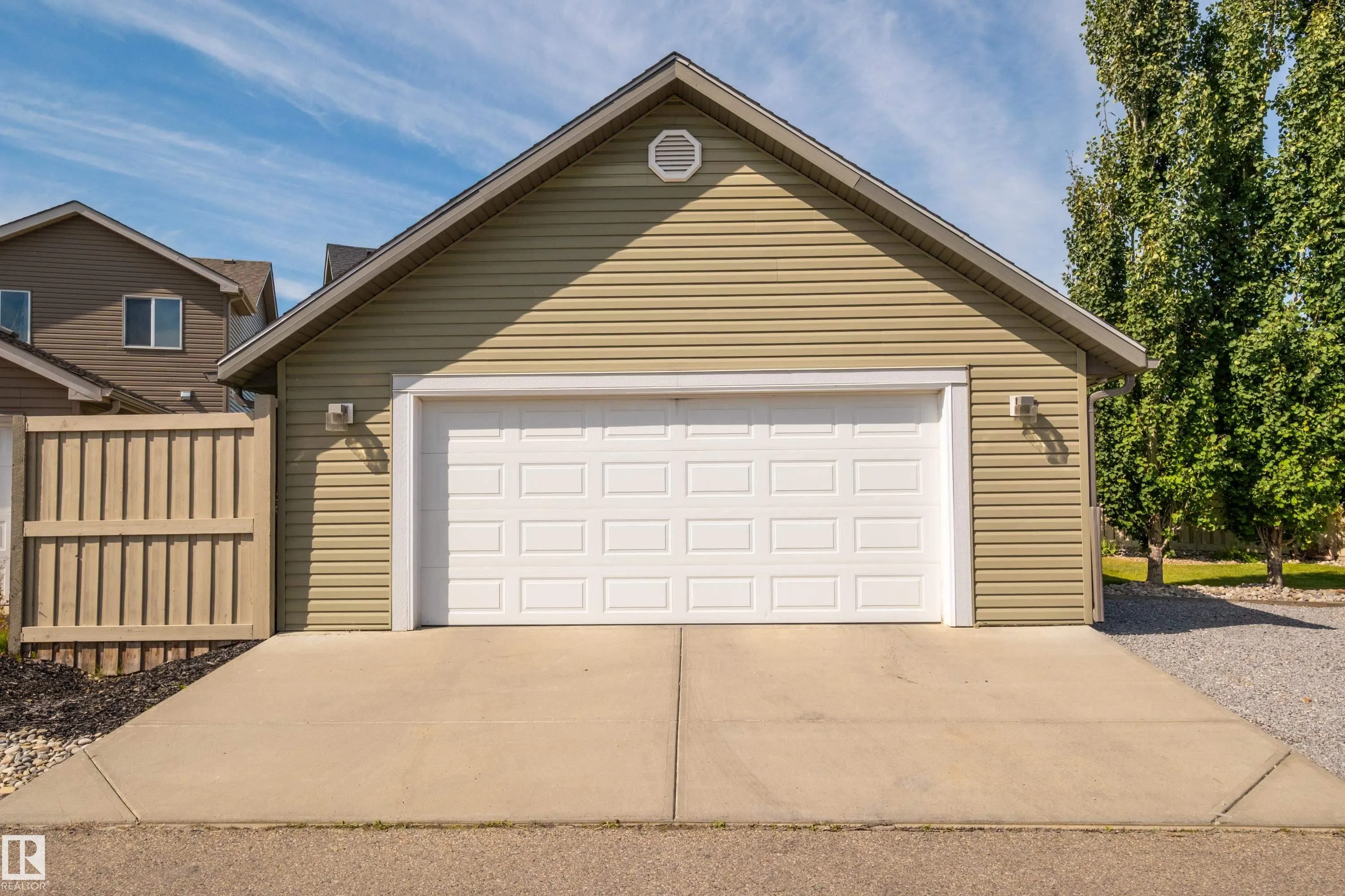 3053 Arthurs Crescent