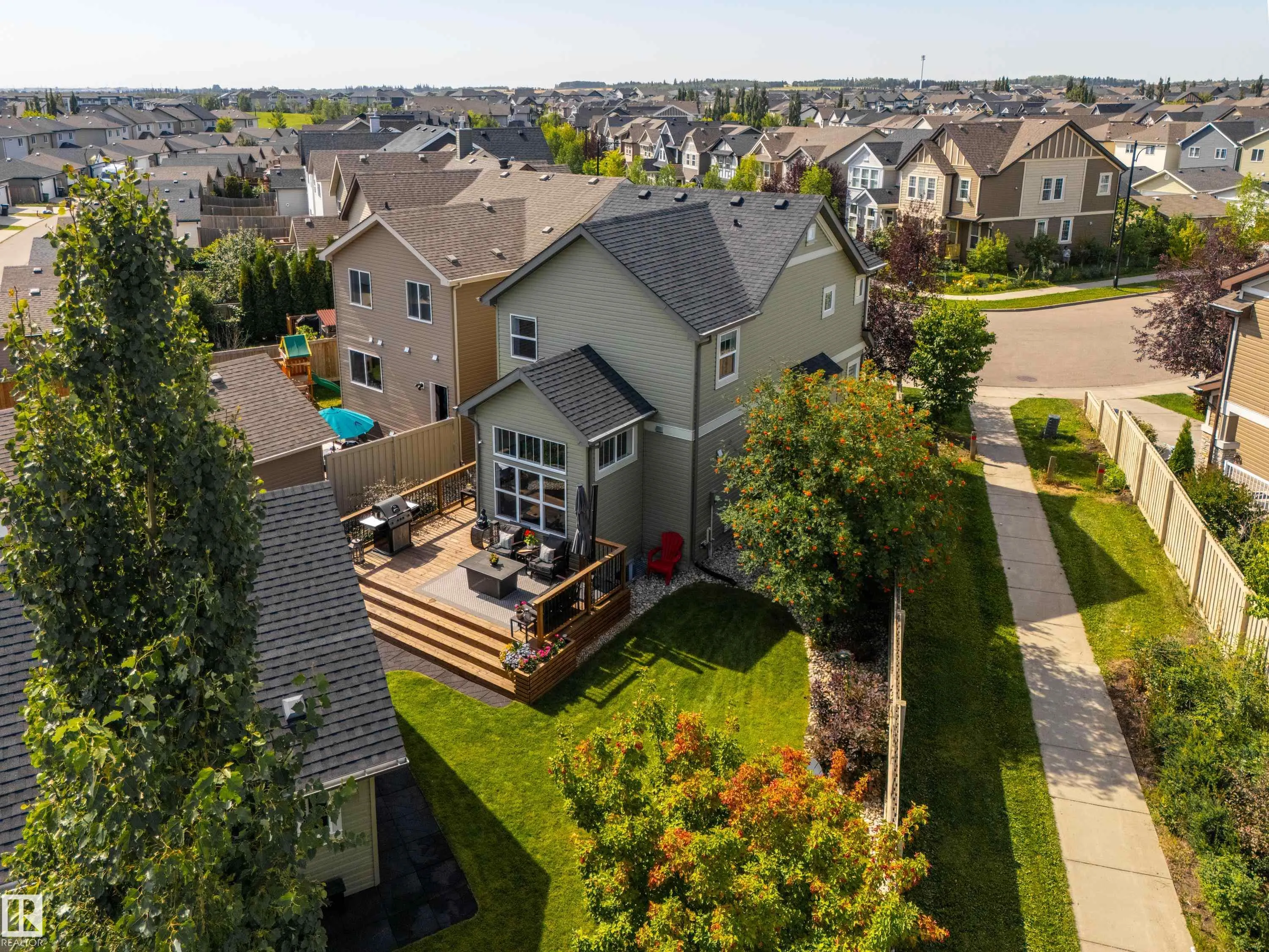 3053 Arthurs Crescent
