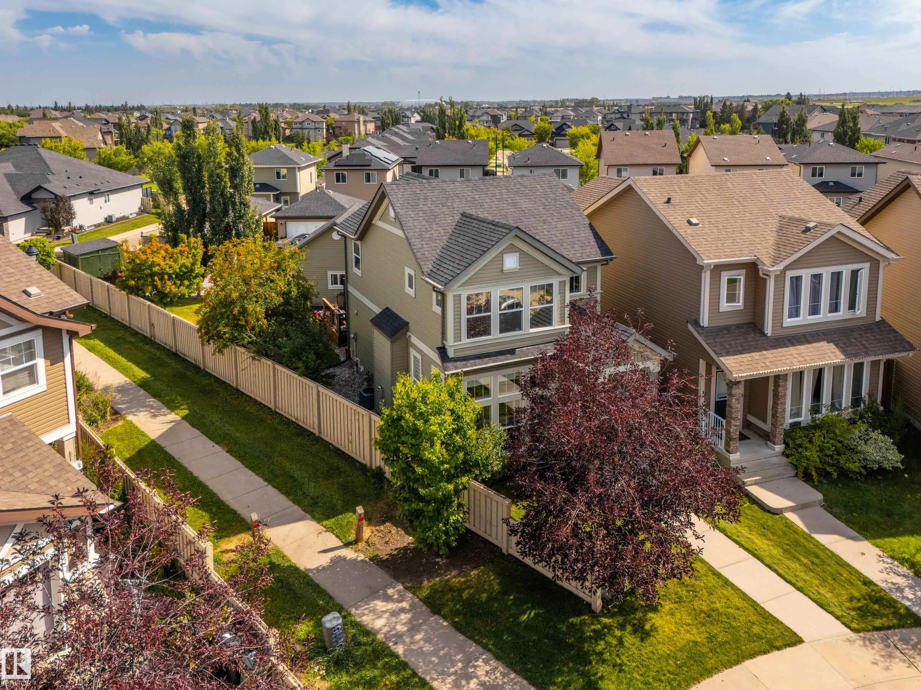 3053 Arthurs Crescent