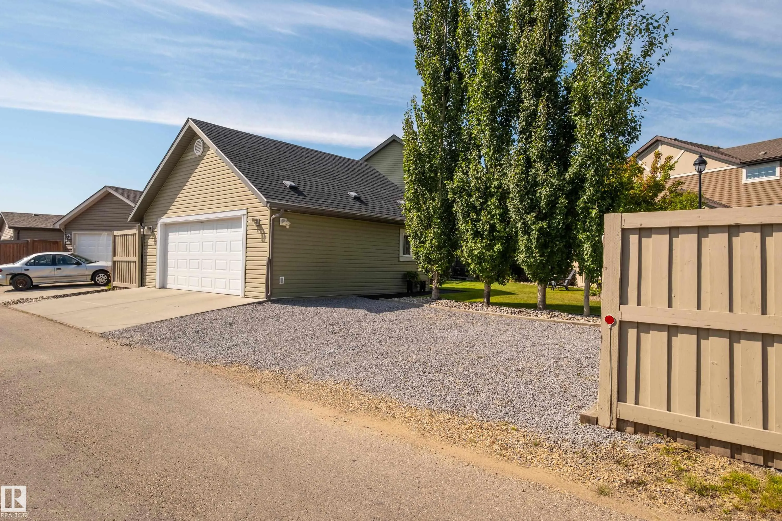 3053 Arthurs Crescent