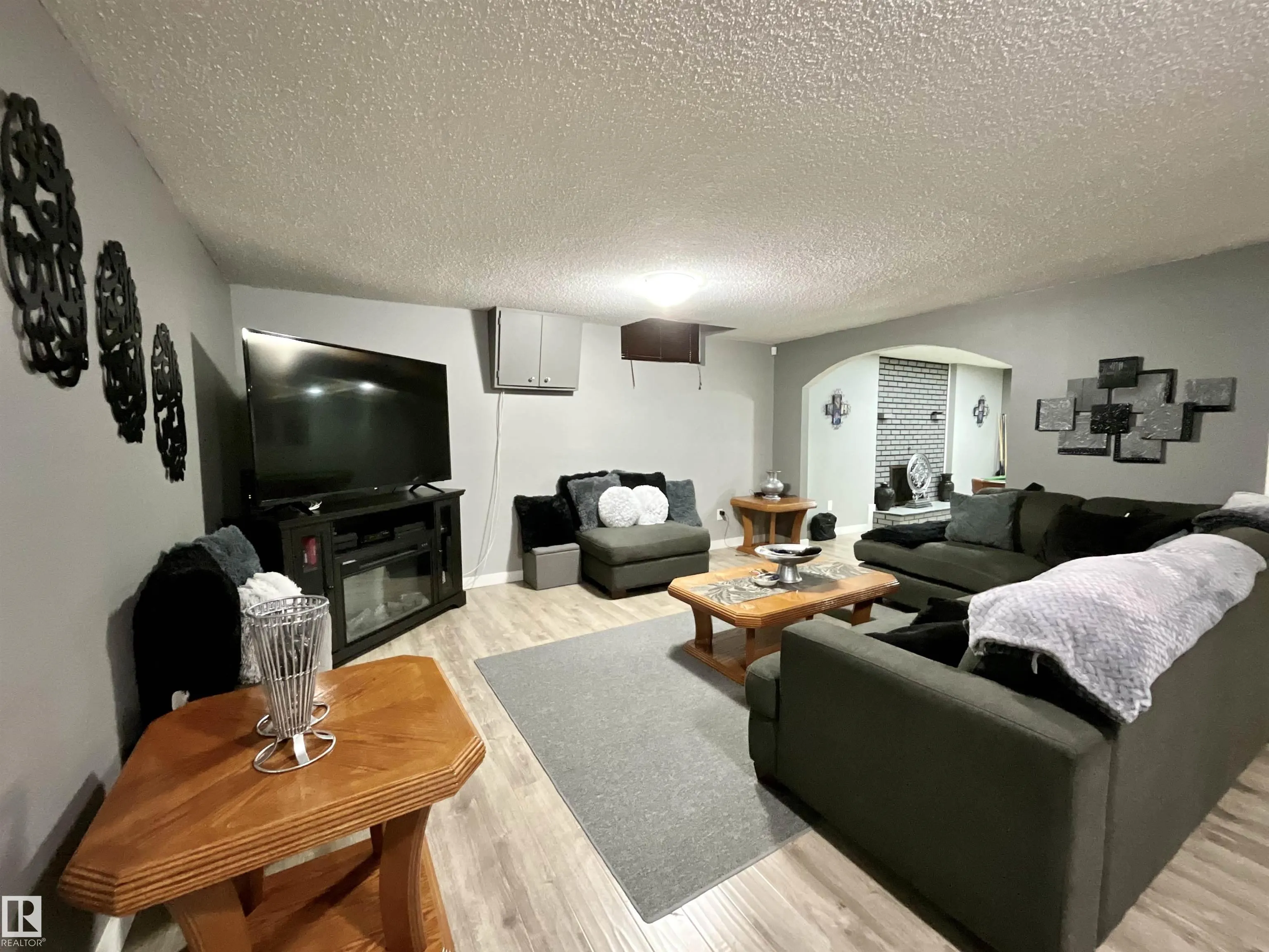 11031 166 Avenue