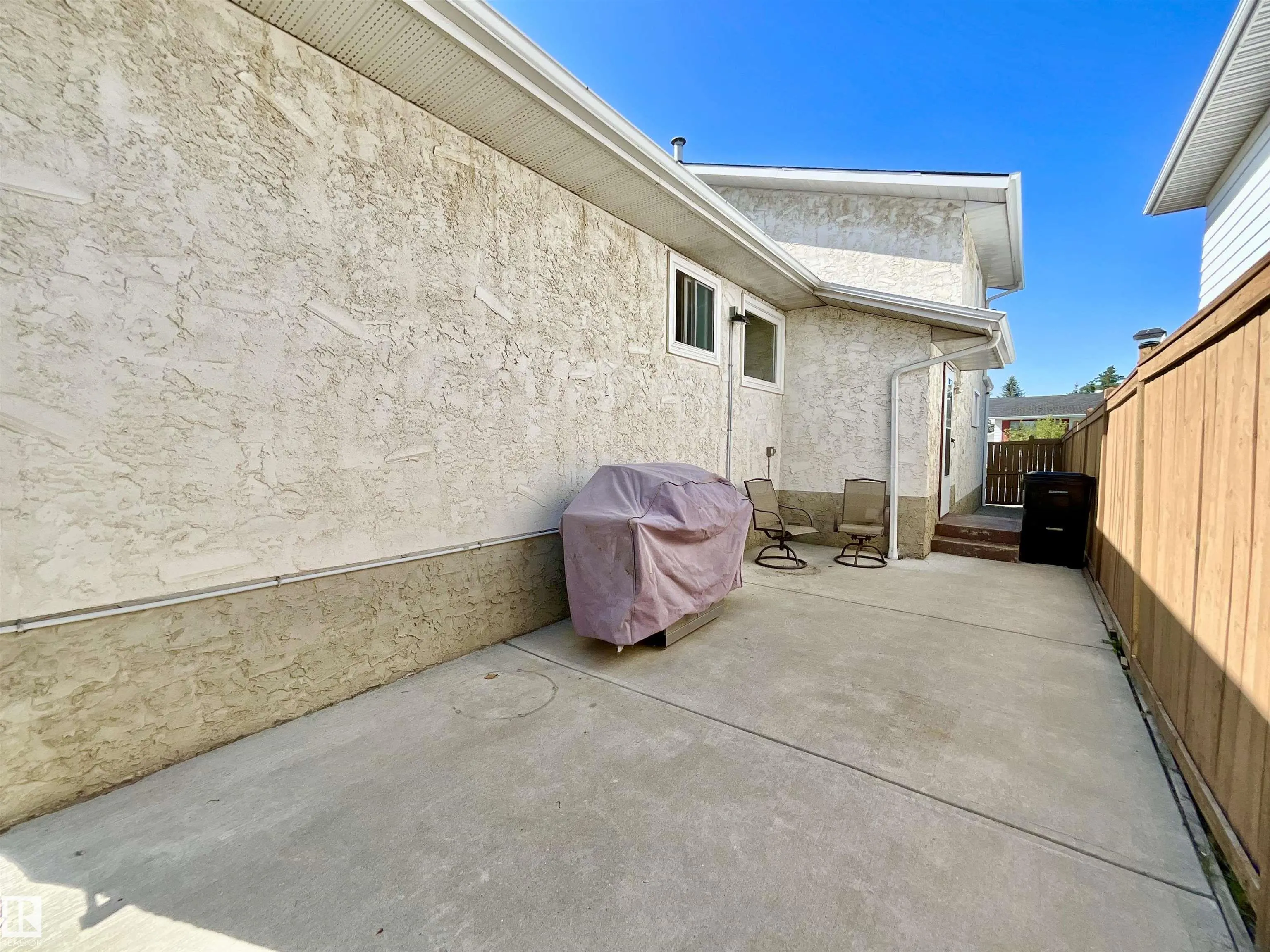 11031 166 Avenue