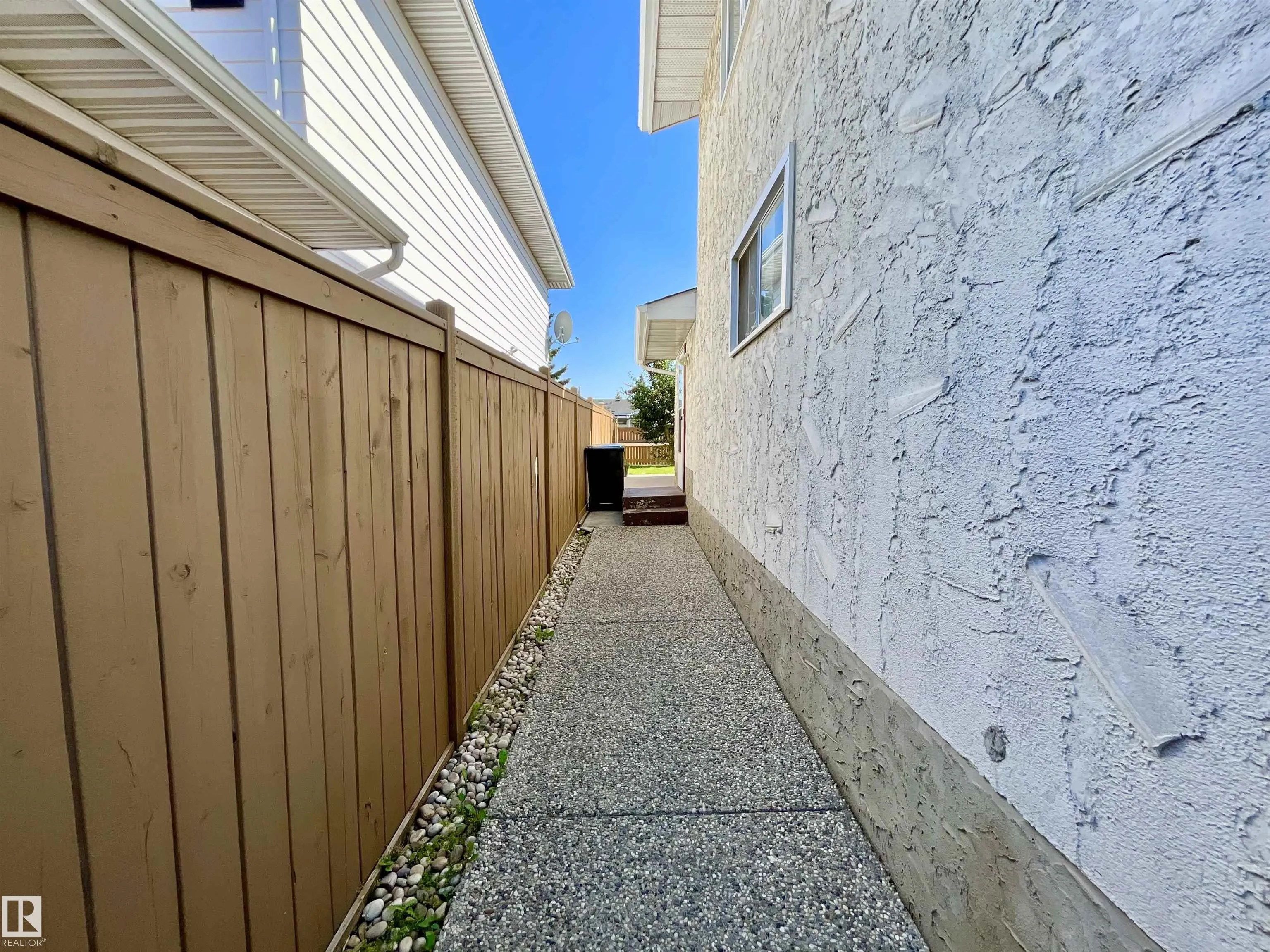 11031 166 Avenue
