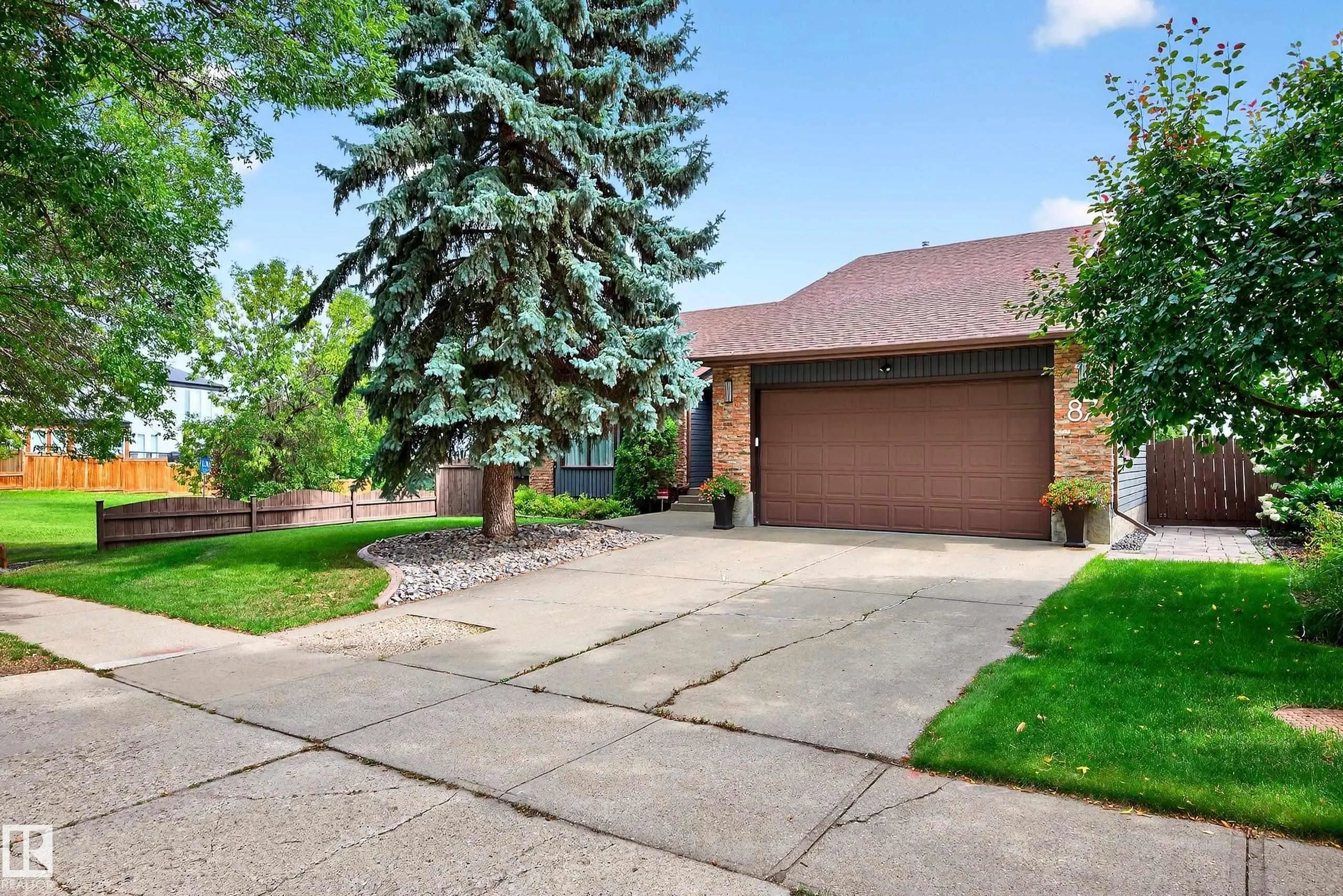 87 LOMBARD Crescent