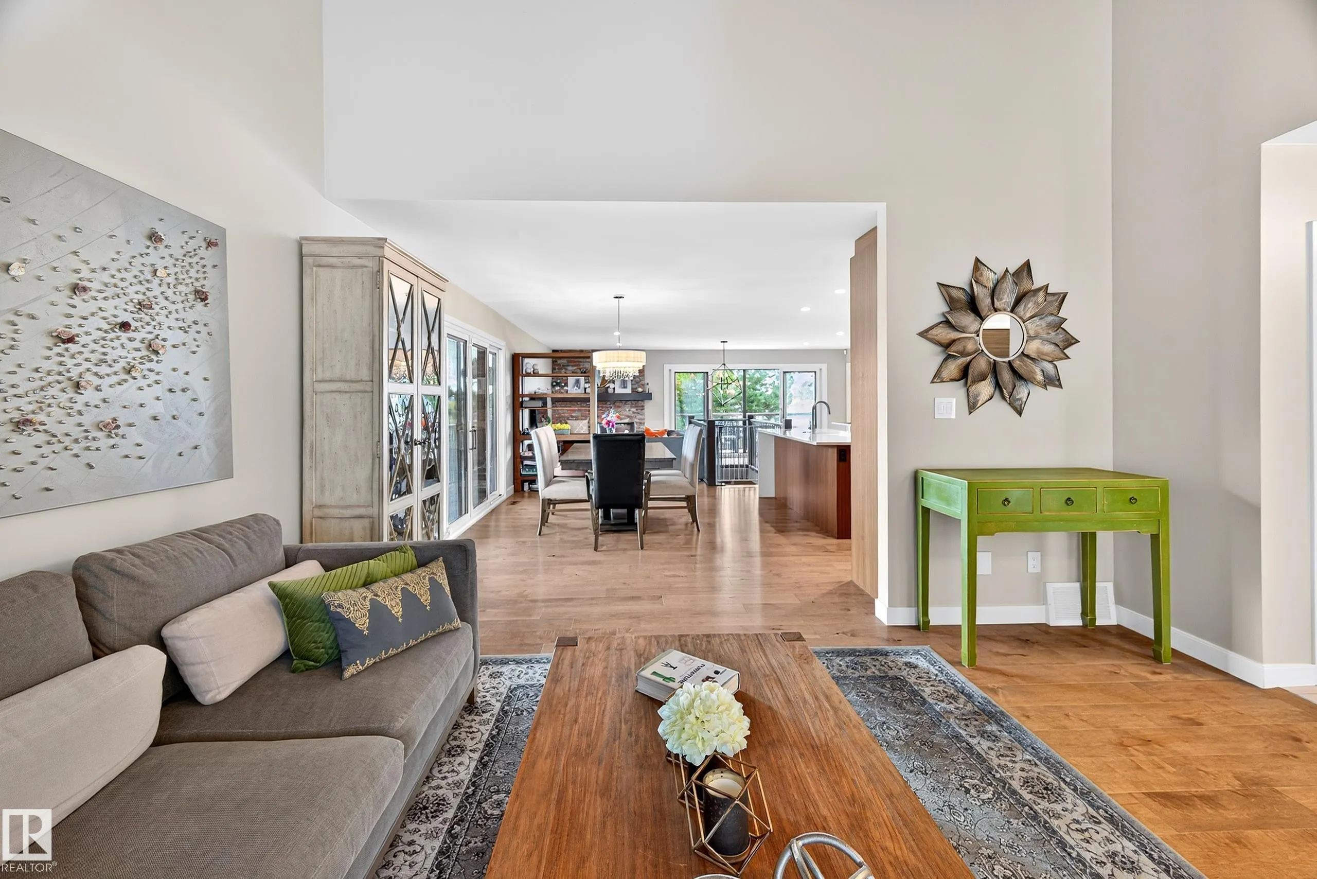 87 LOMBARD Crescent
