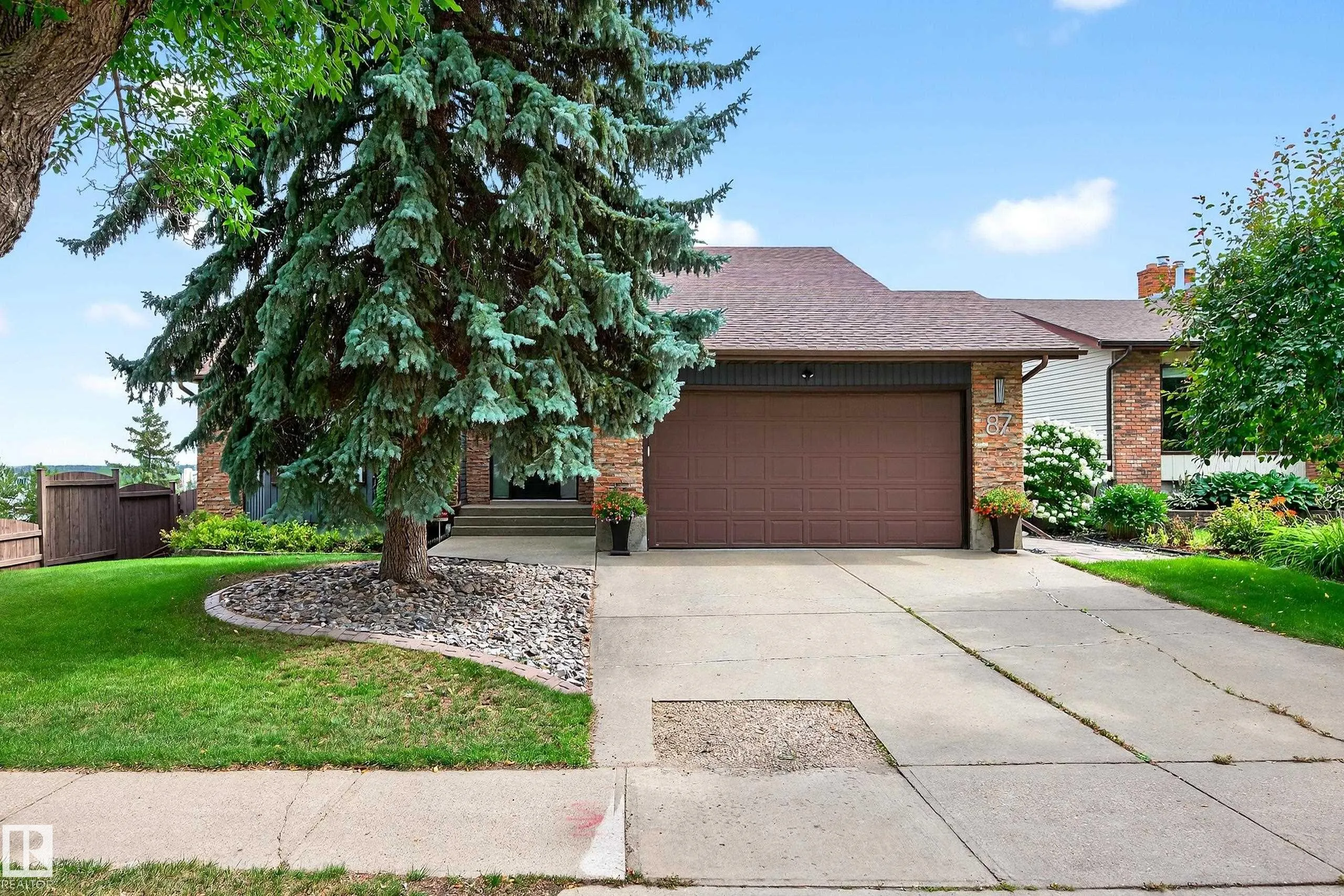 87 LOMBARD Crescent