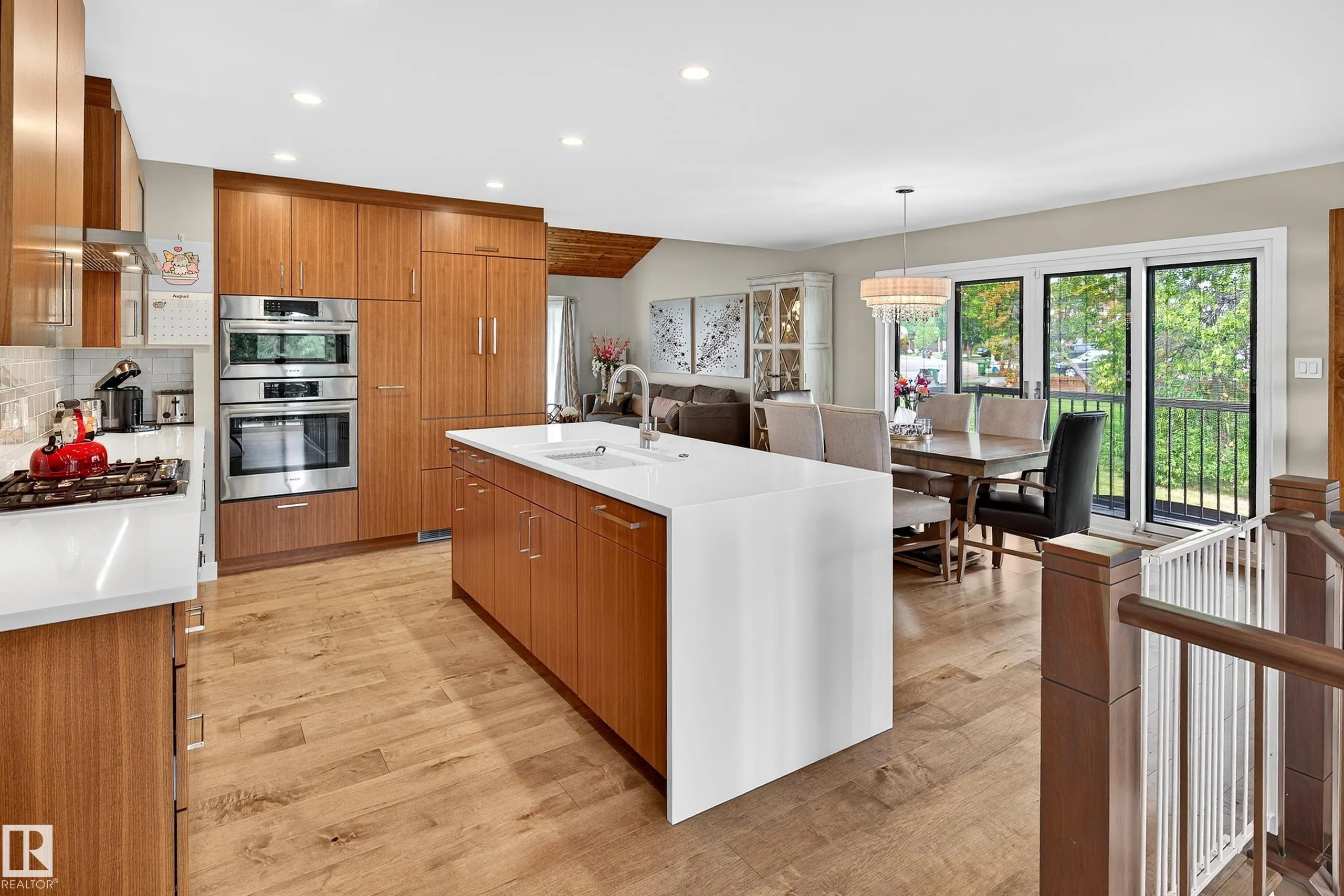 87 LOMBARD Crescent