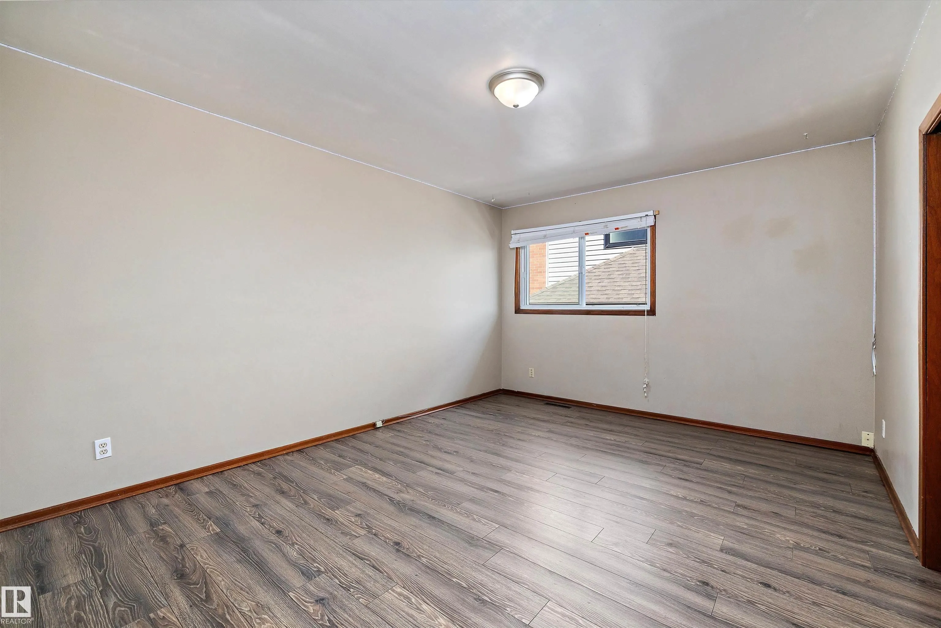 11307 / 11309 127 Street