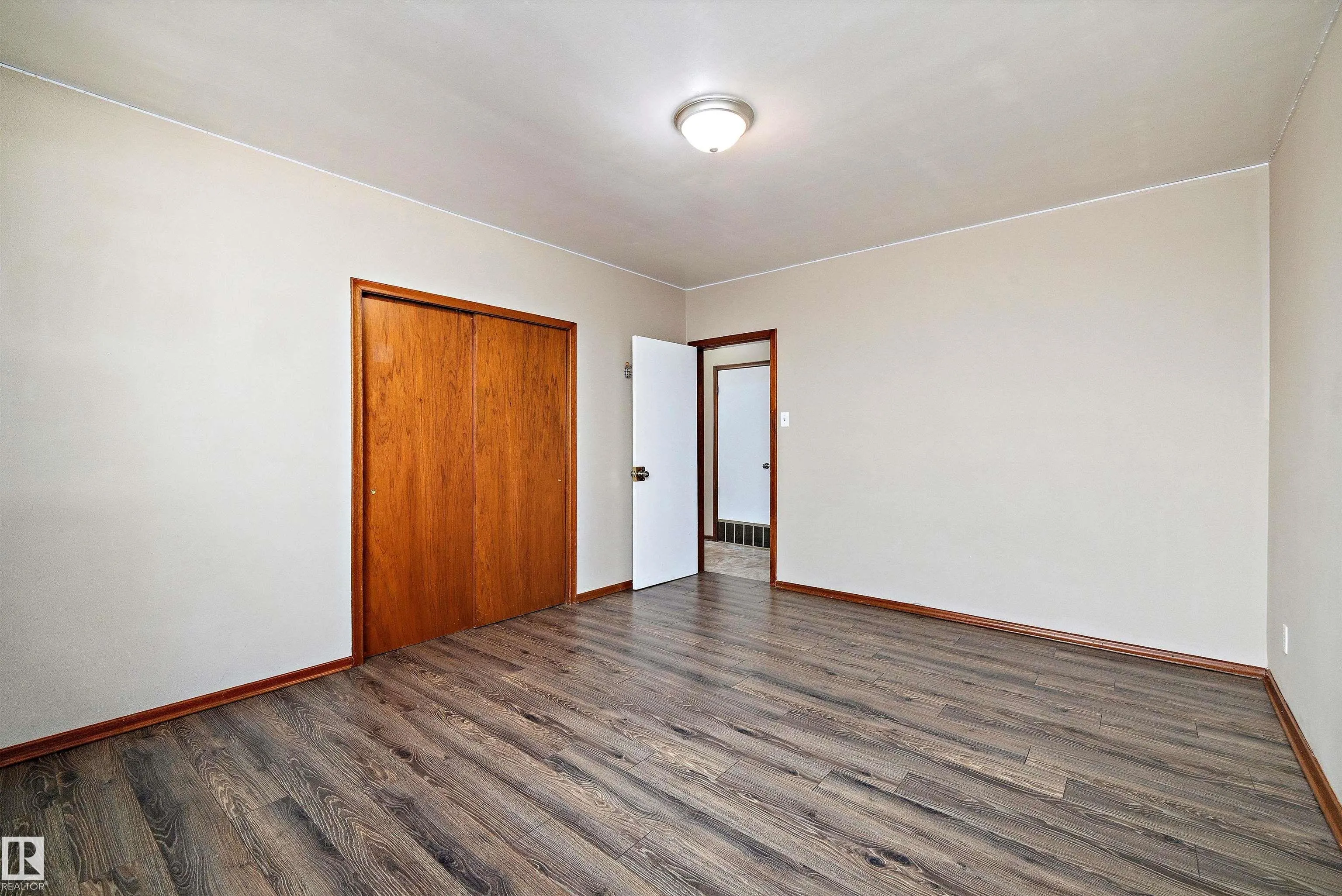 11307 / 11309 127 Street