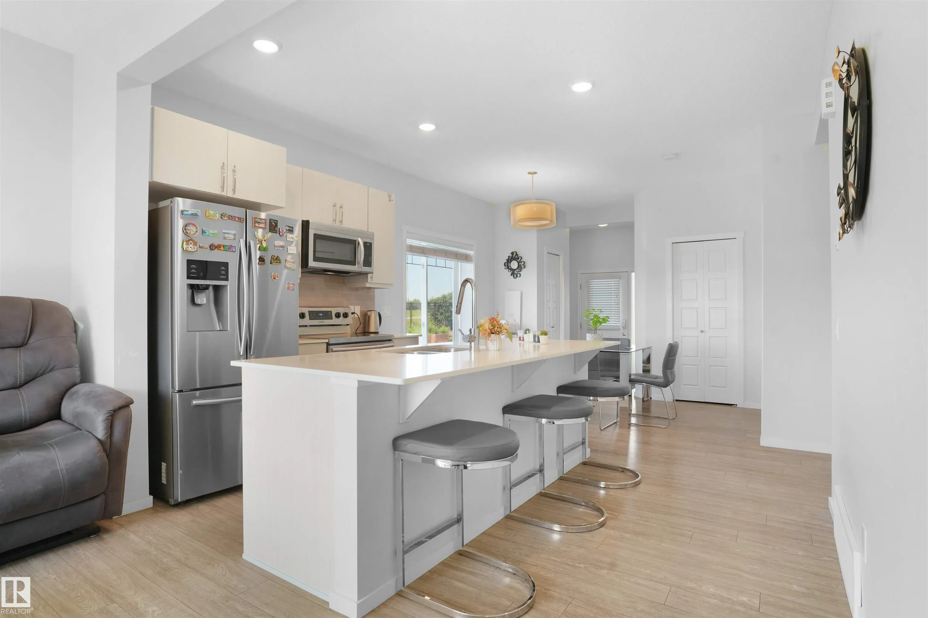 6004 ROSENTHAL Way