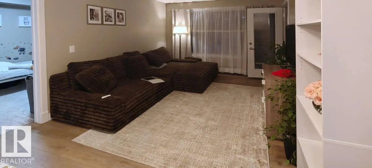 3715 WHITELAW Lane