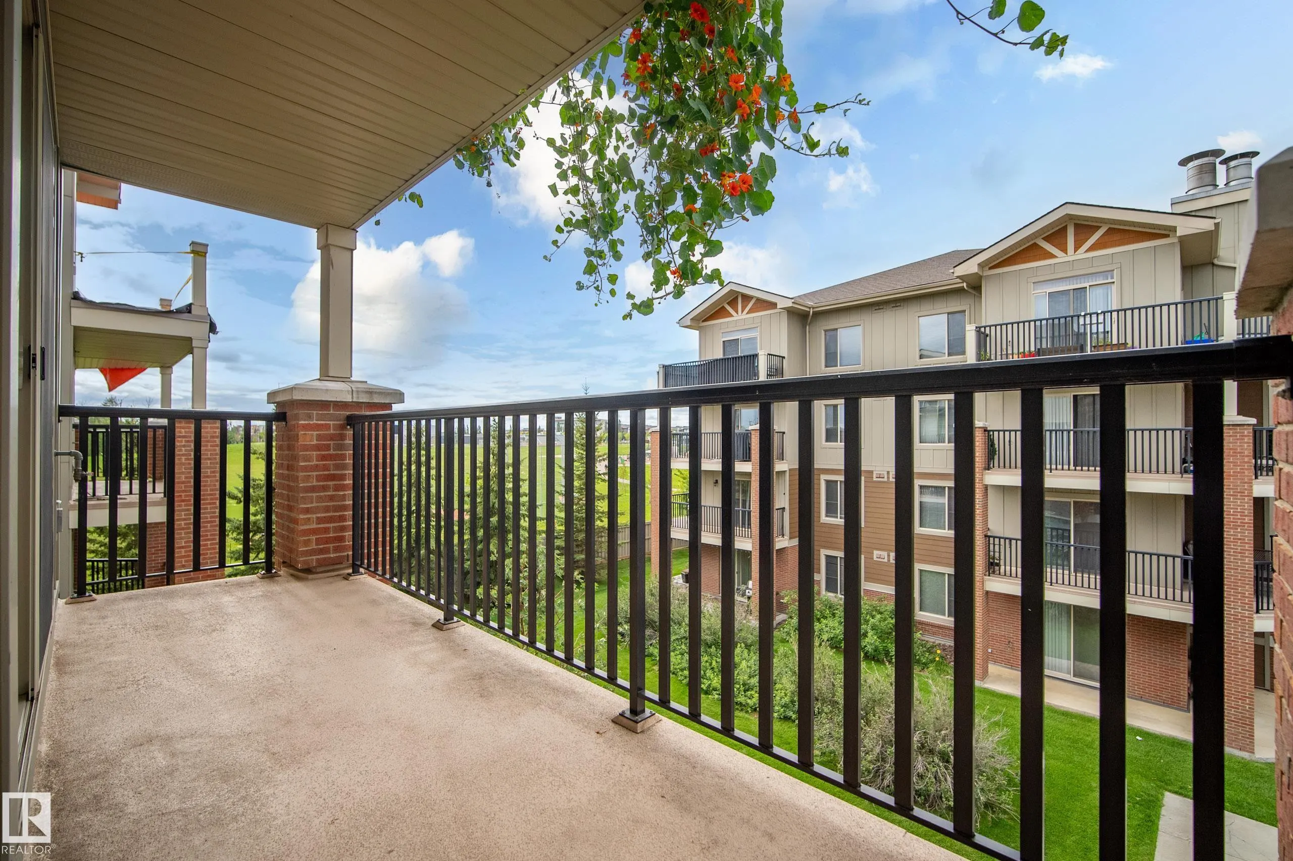 3715 WHITELAW Lane