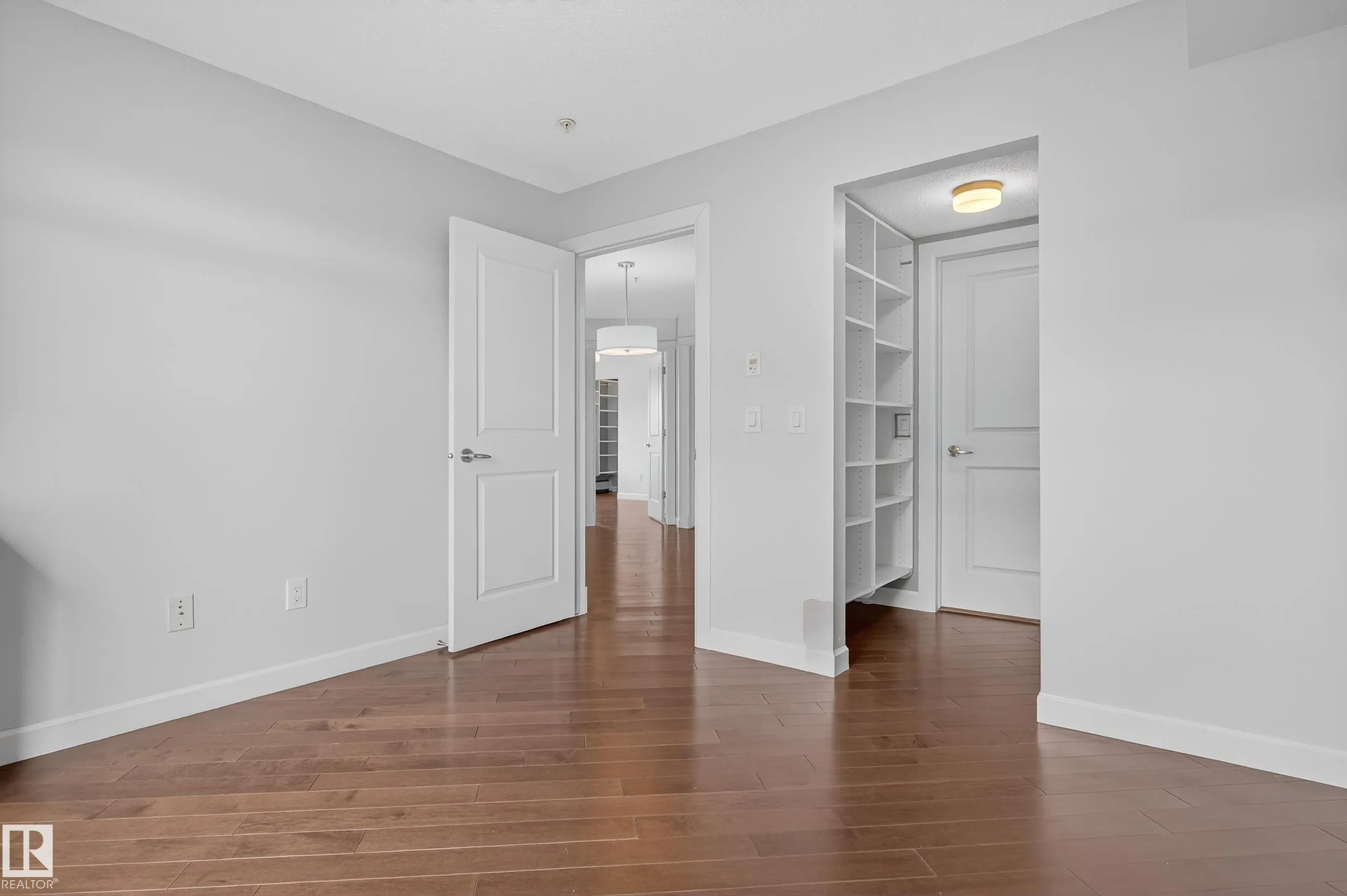3715 WHITELAW Lane