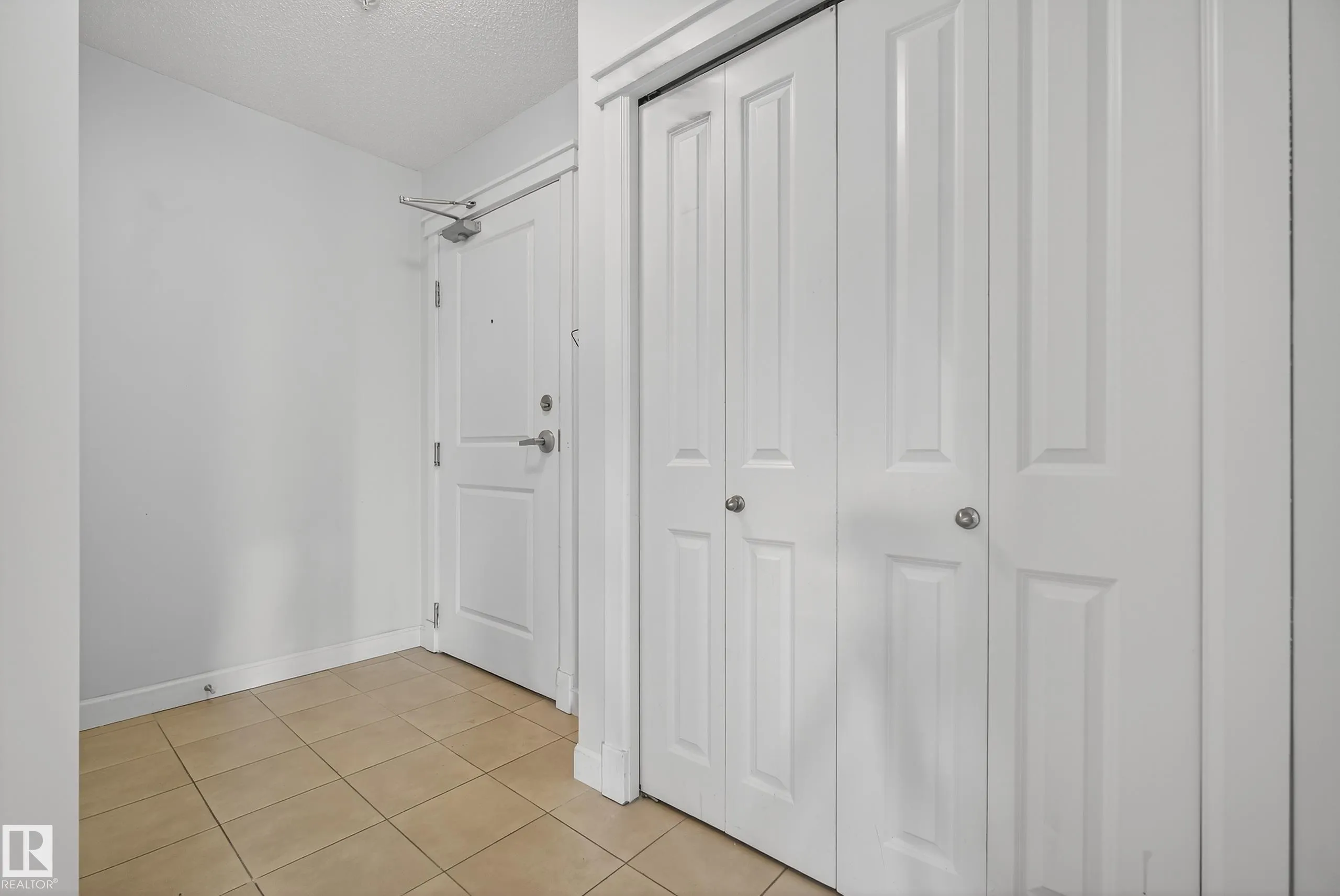 3715 WHITELAW Lane