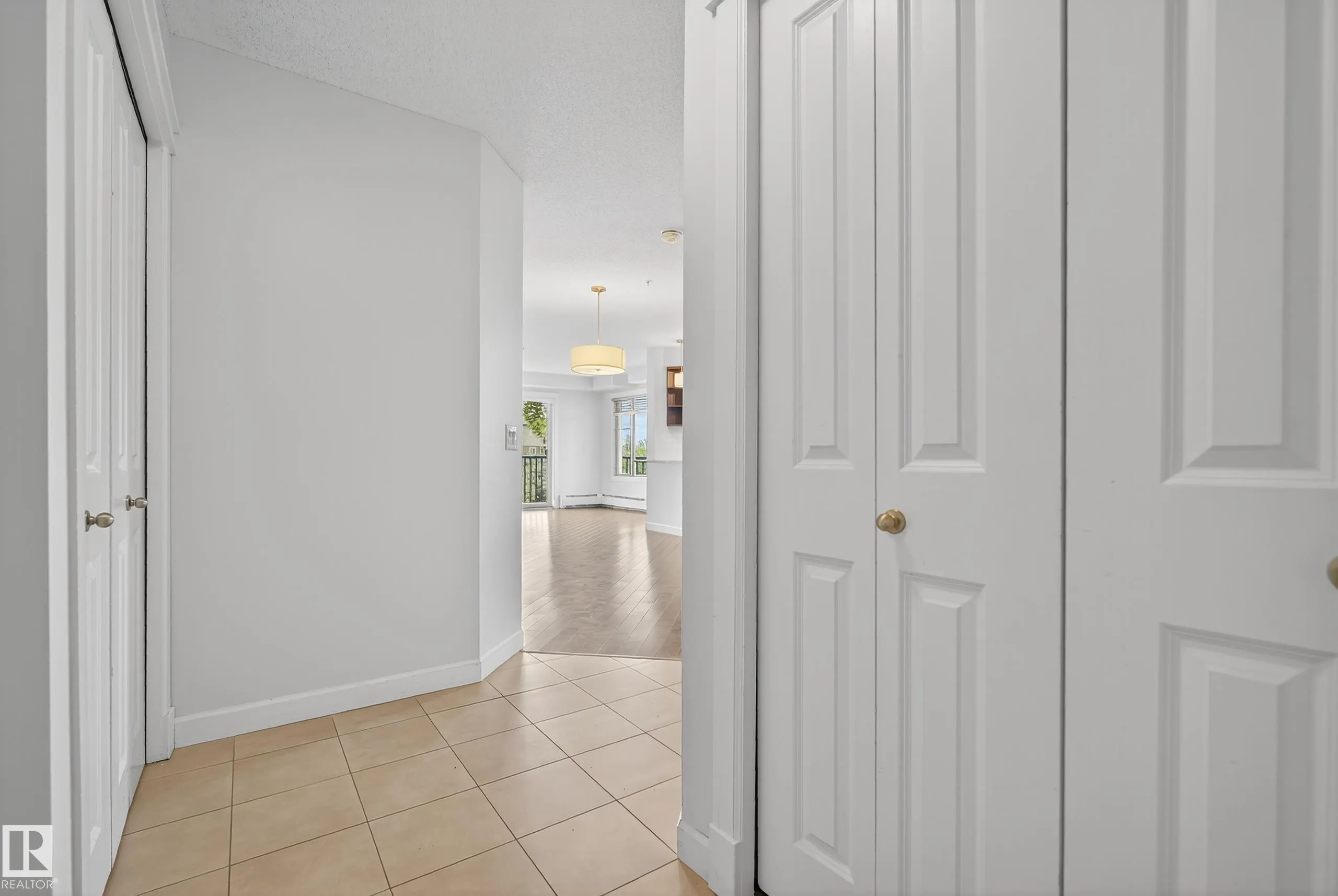 3715 WHITELAW Lane