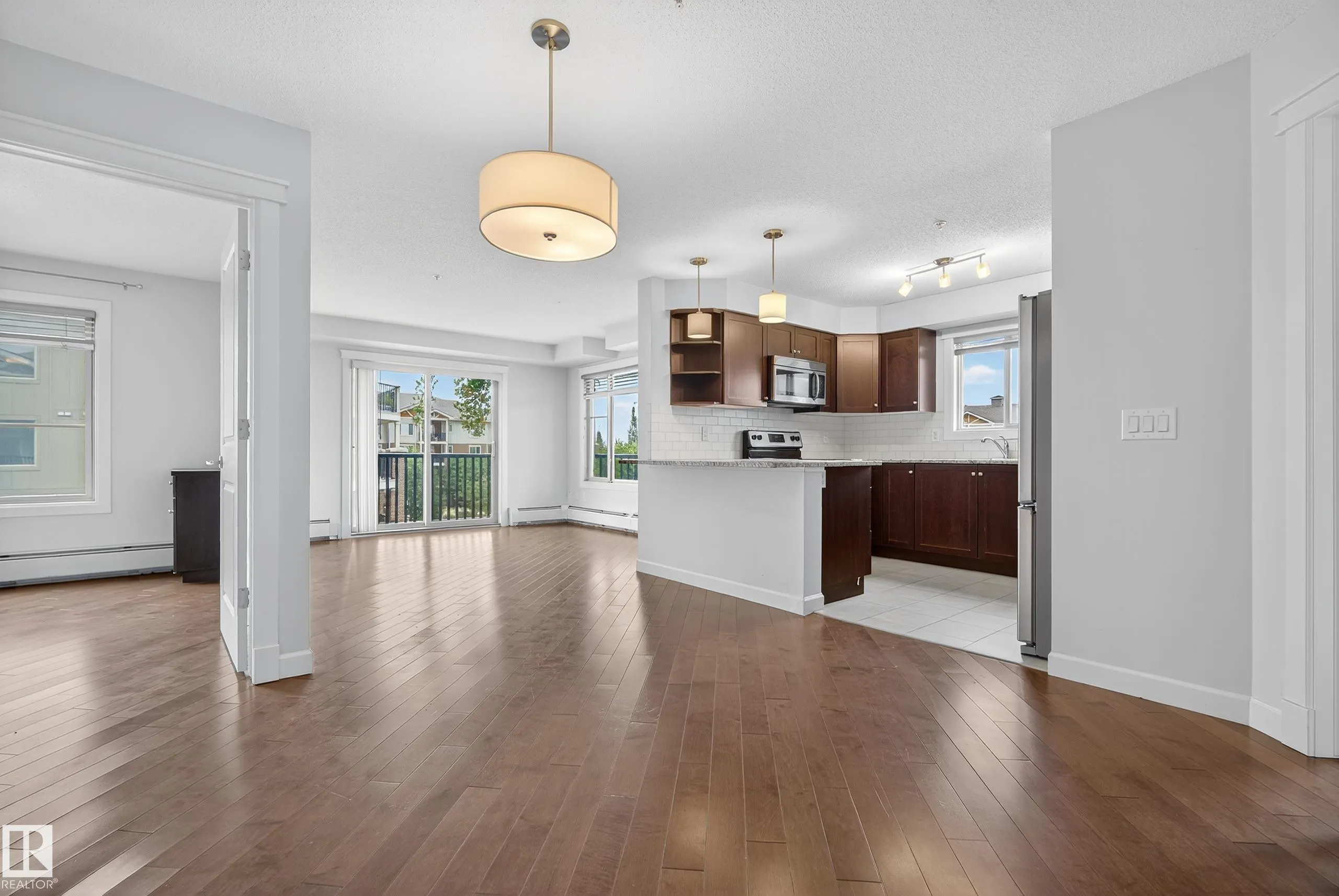 3715 WHITELAW Lane
