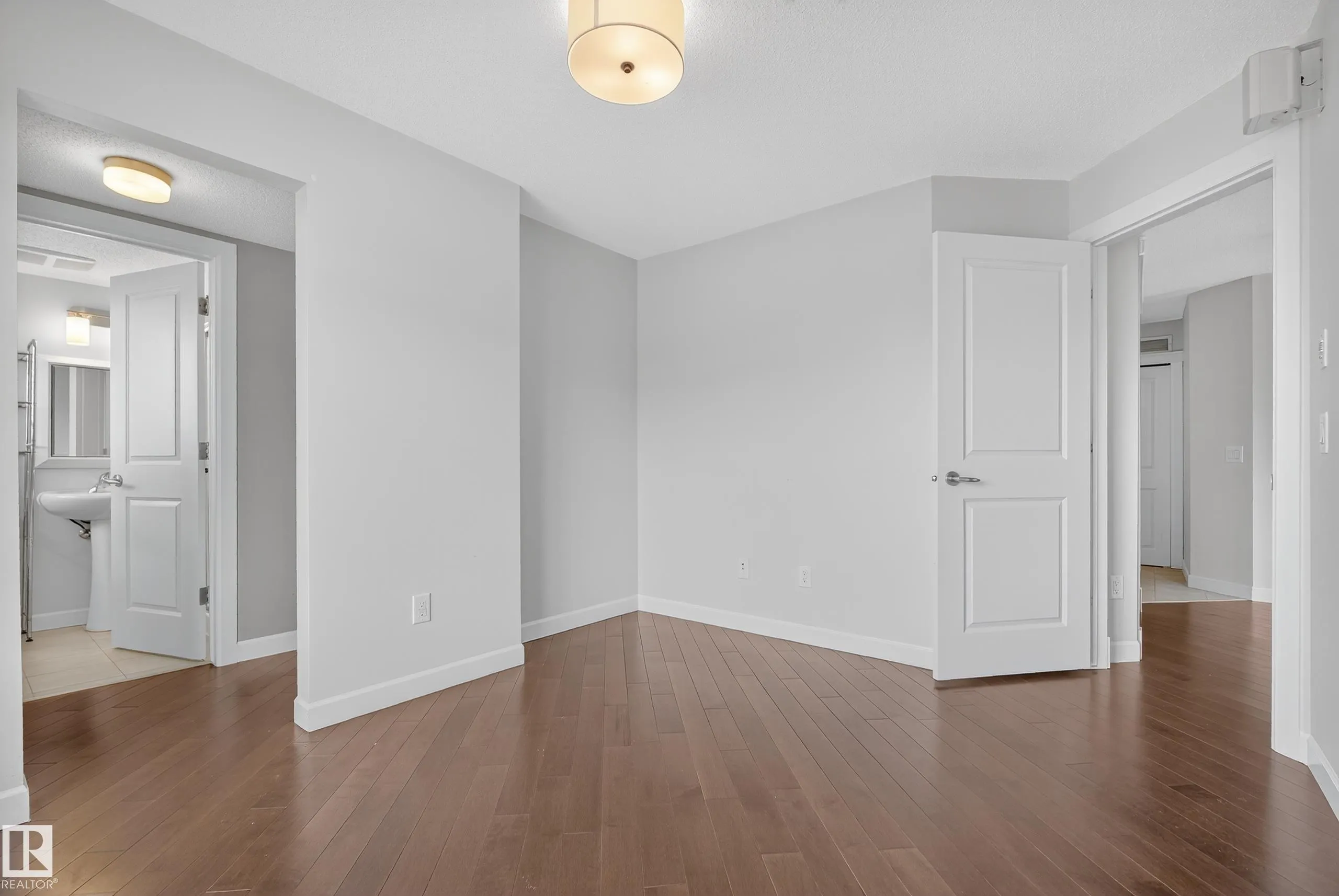 3715 WHITELAW Lane