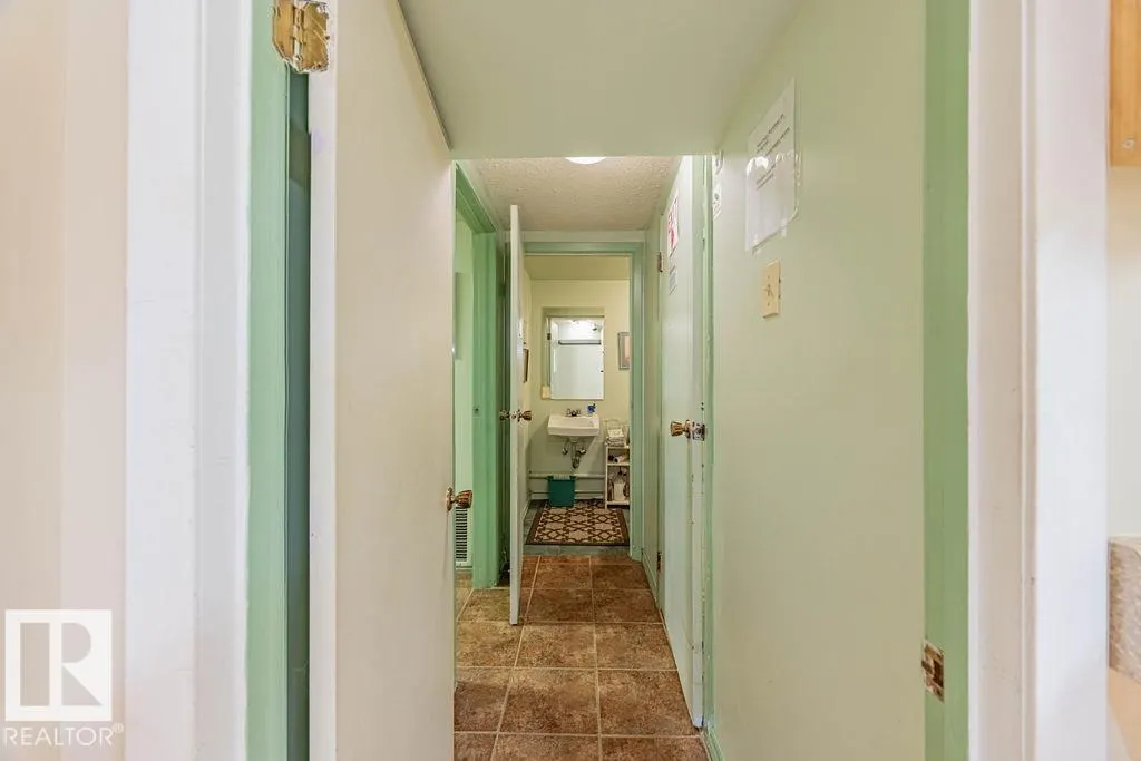 9865 85 Avenue