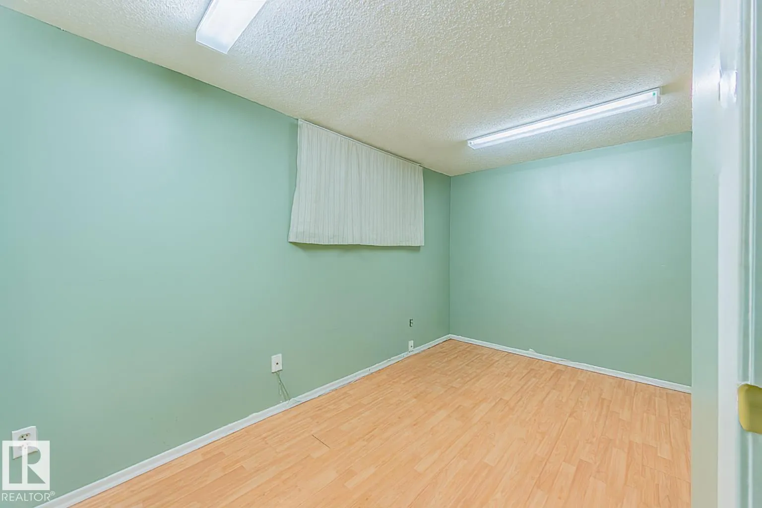9865 85 Avenue