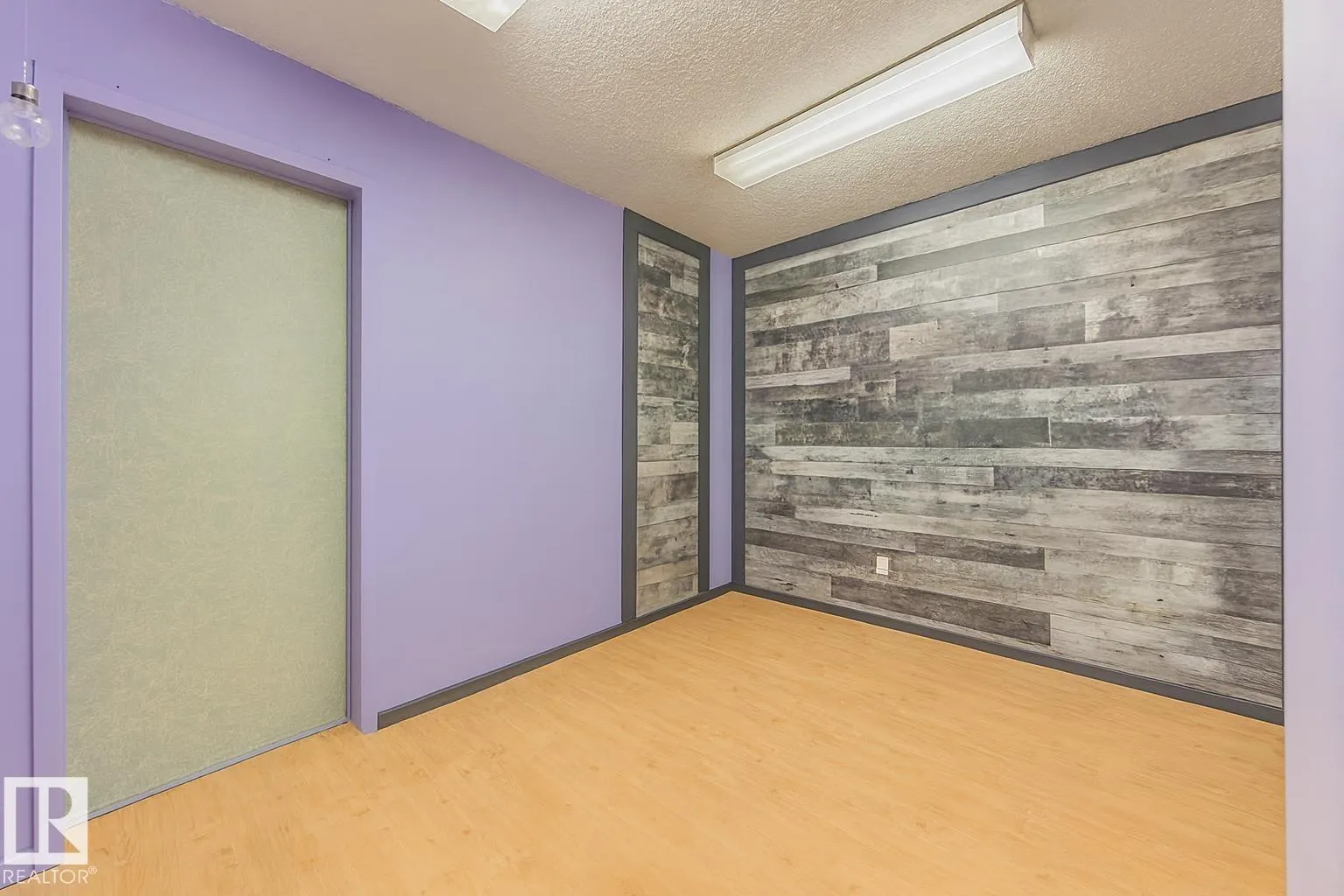 9865 85 Avenue