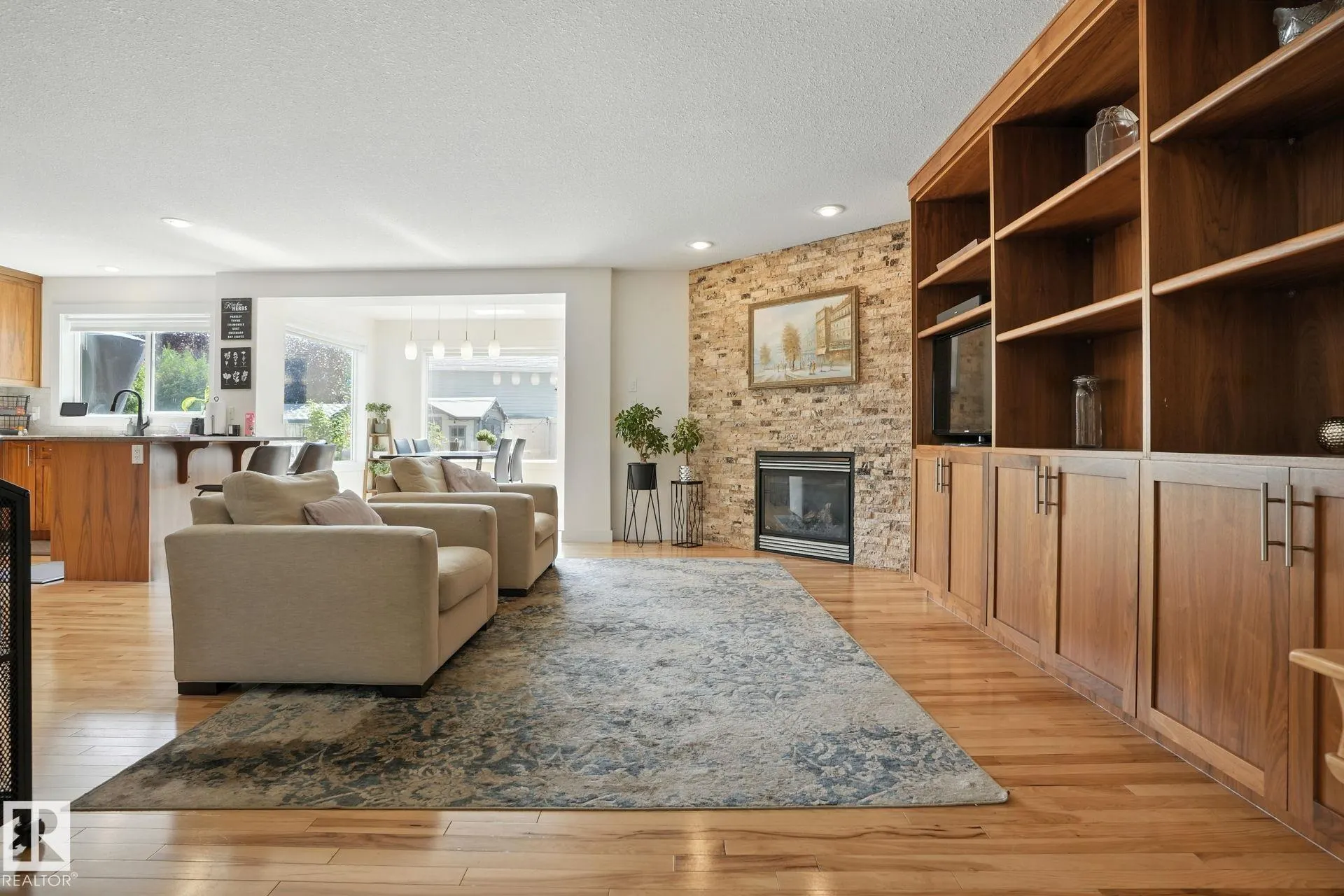 6004 CAMERON Close