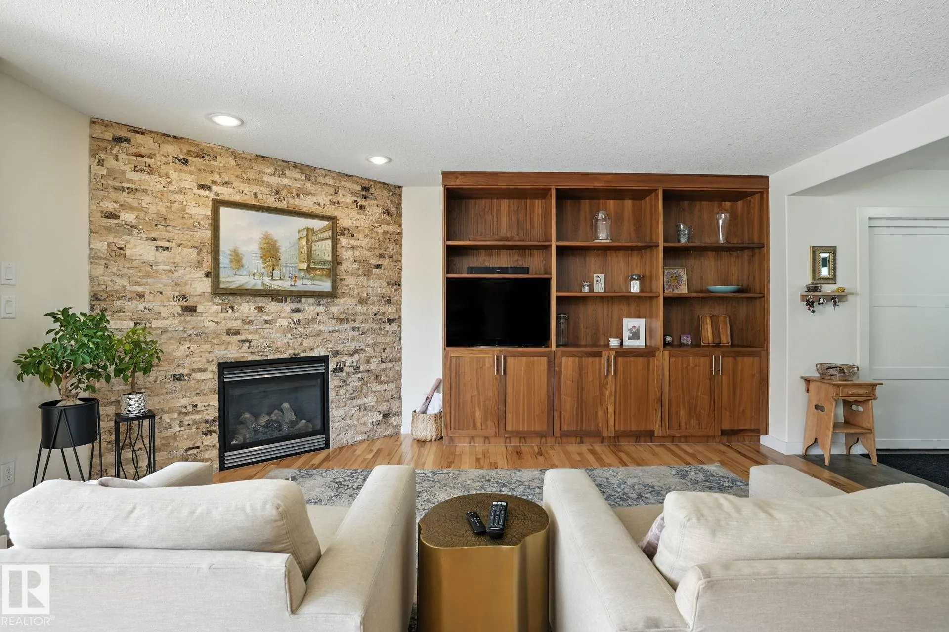 6004 CAMERON Close