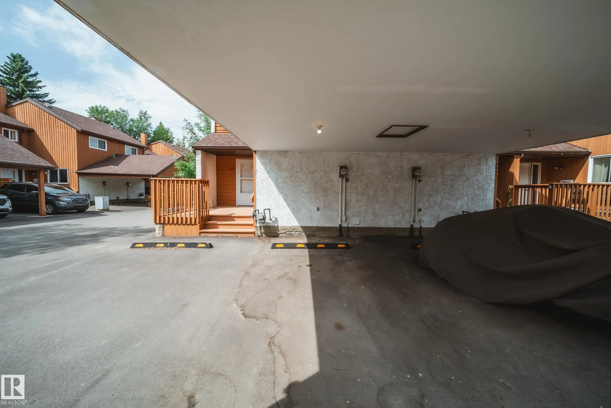 6098 MILL WOODS