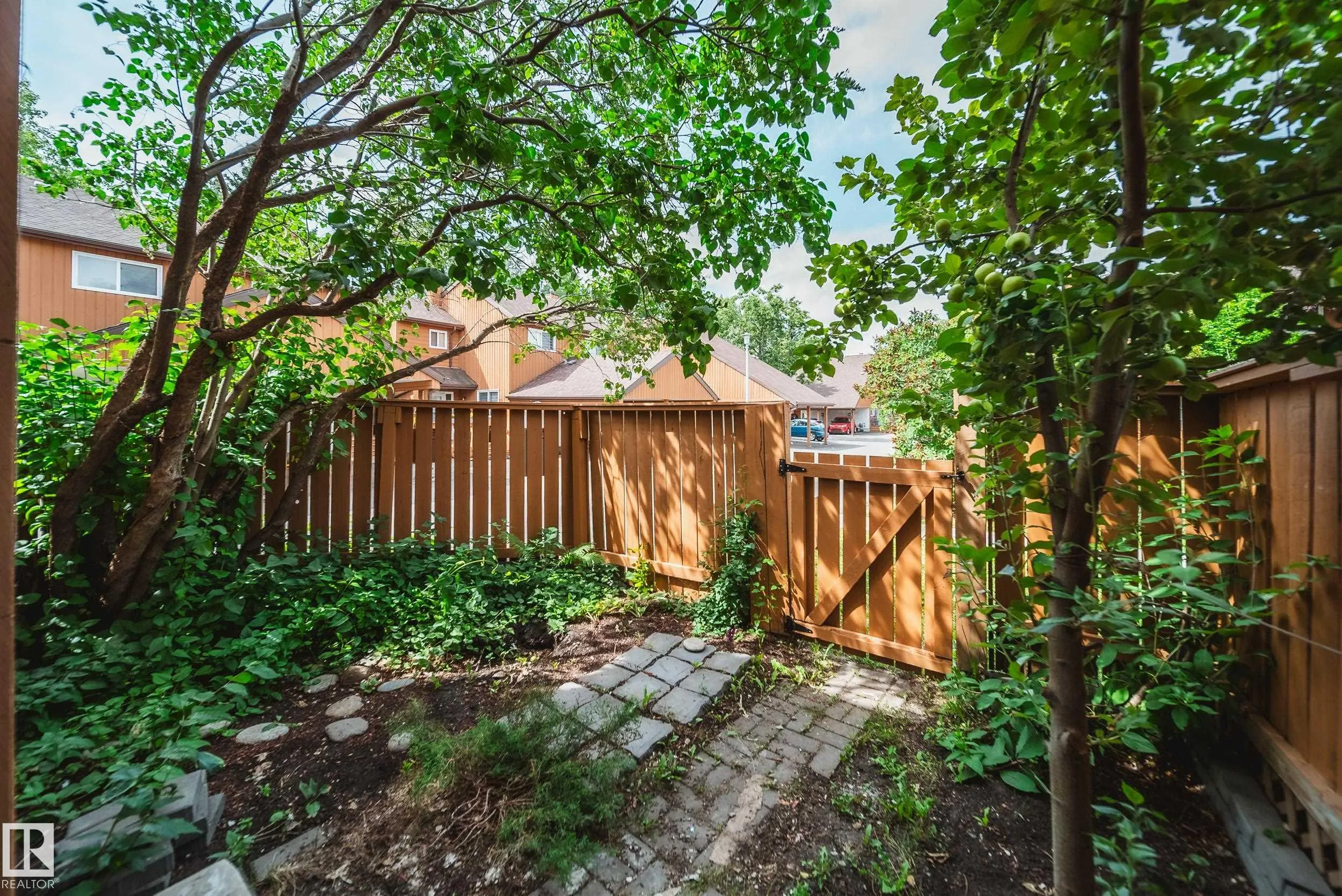 6098 MILL WOODS