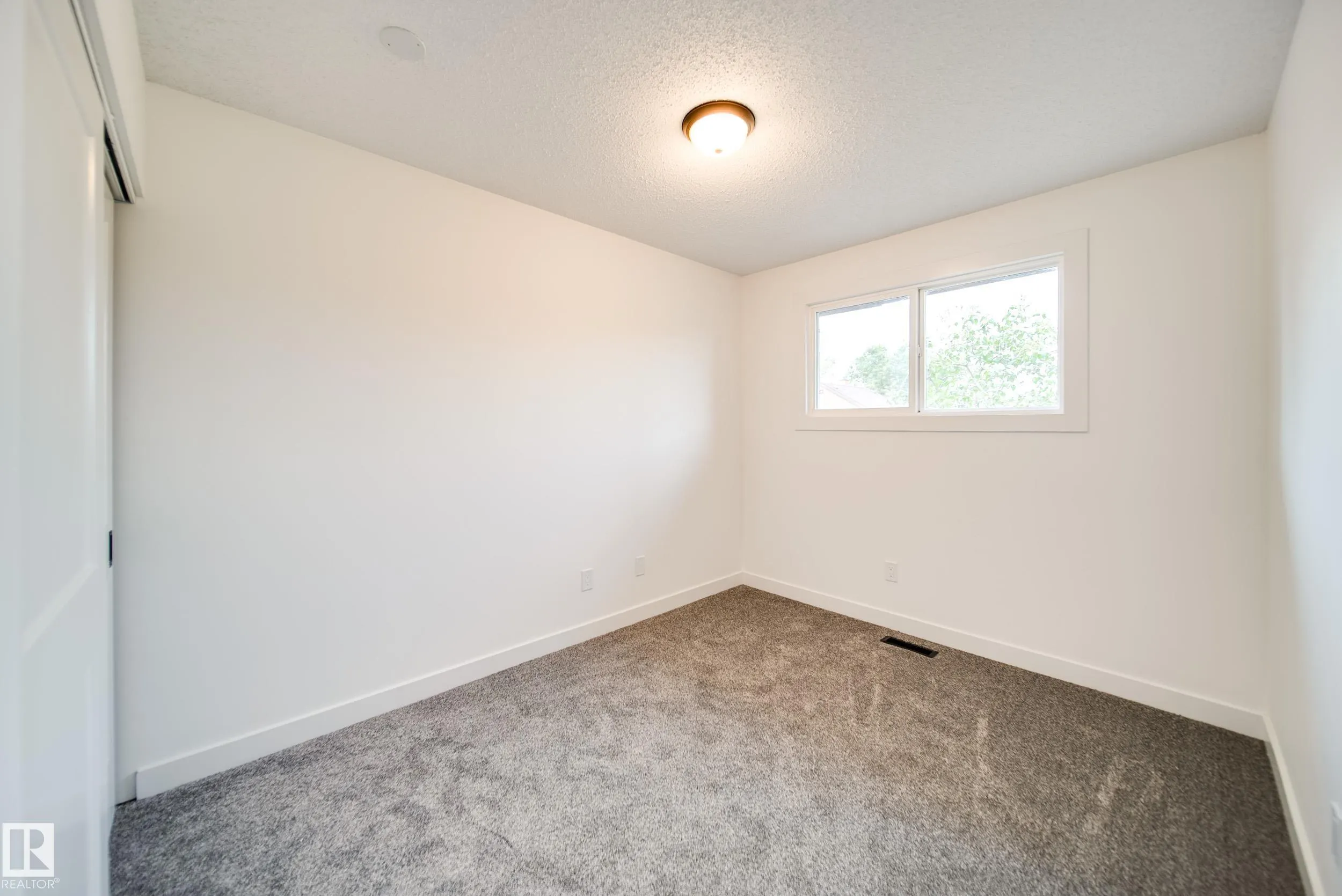 6098 MILL WOODS