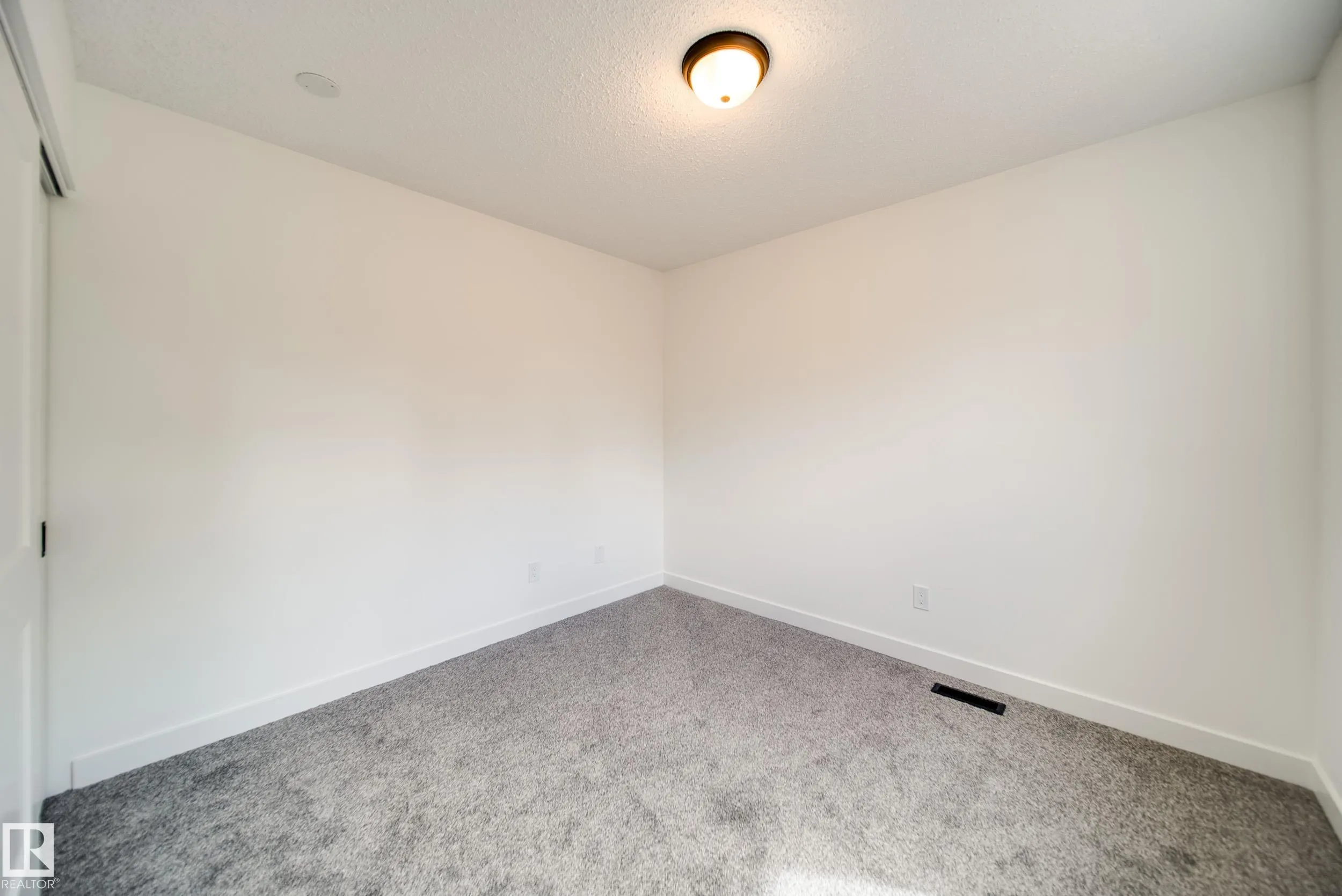 6098 MILL WOODS