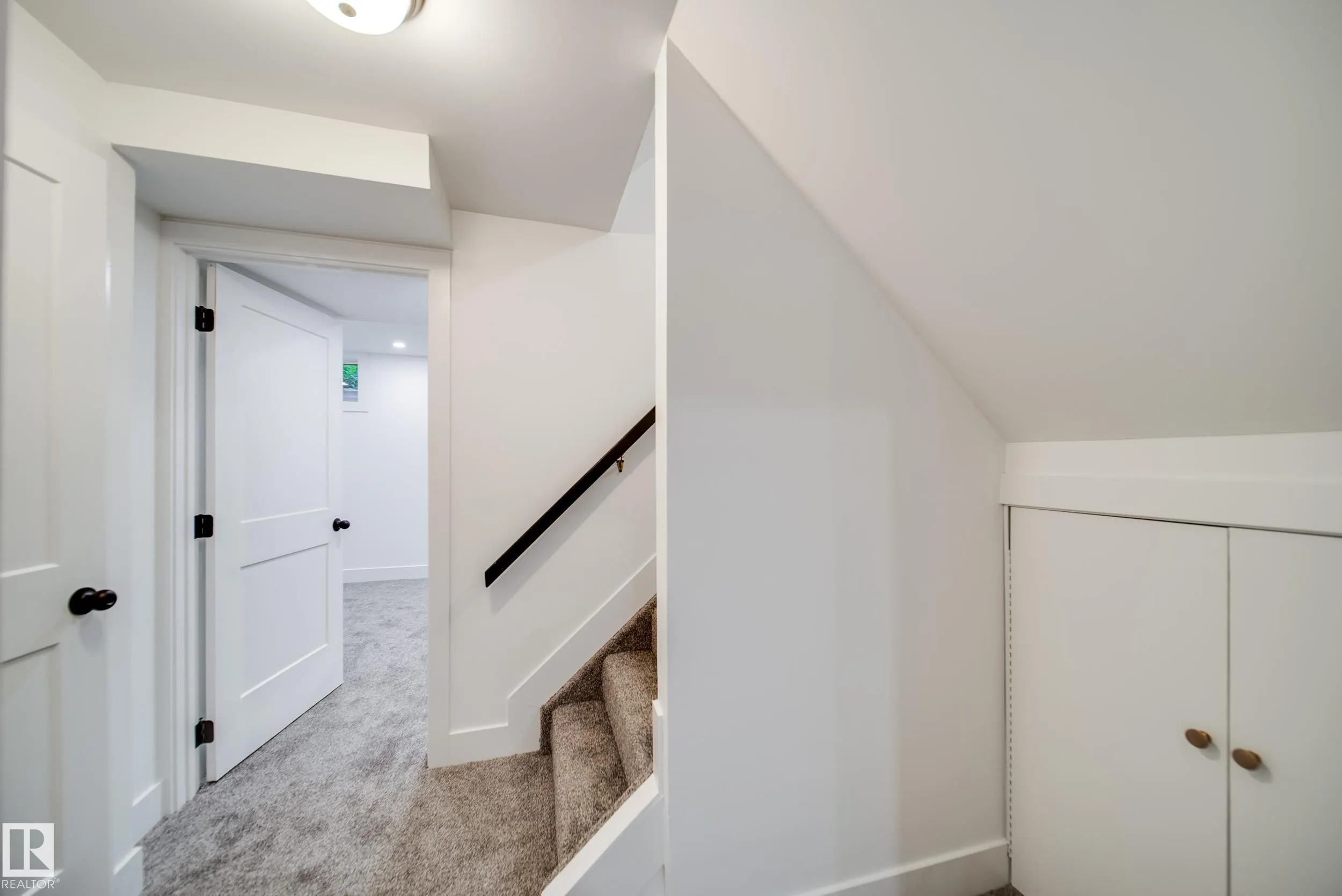 6098 MILL WOODS