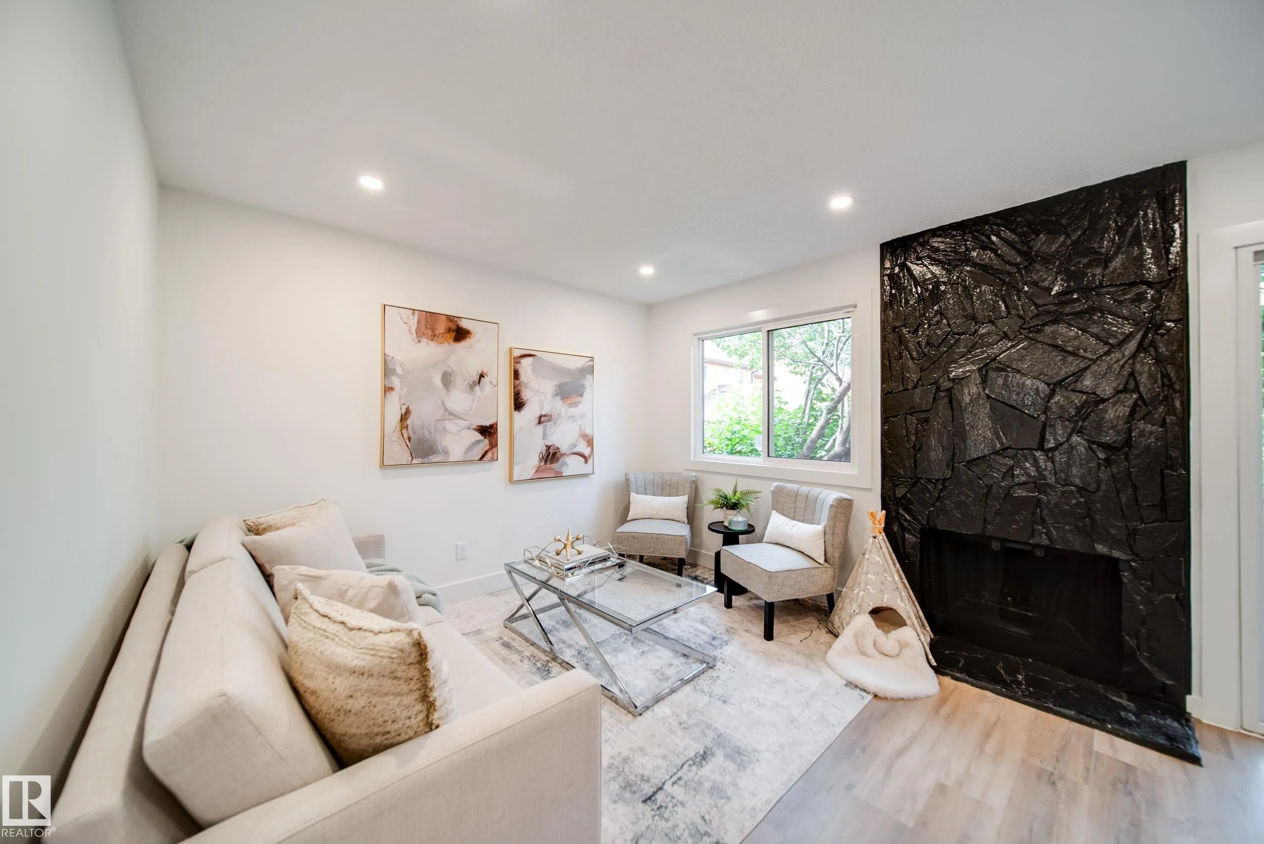 6098 MILL WOODS