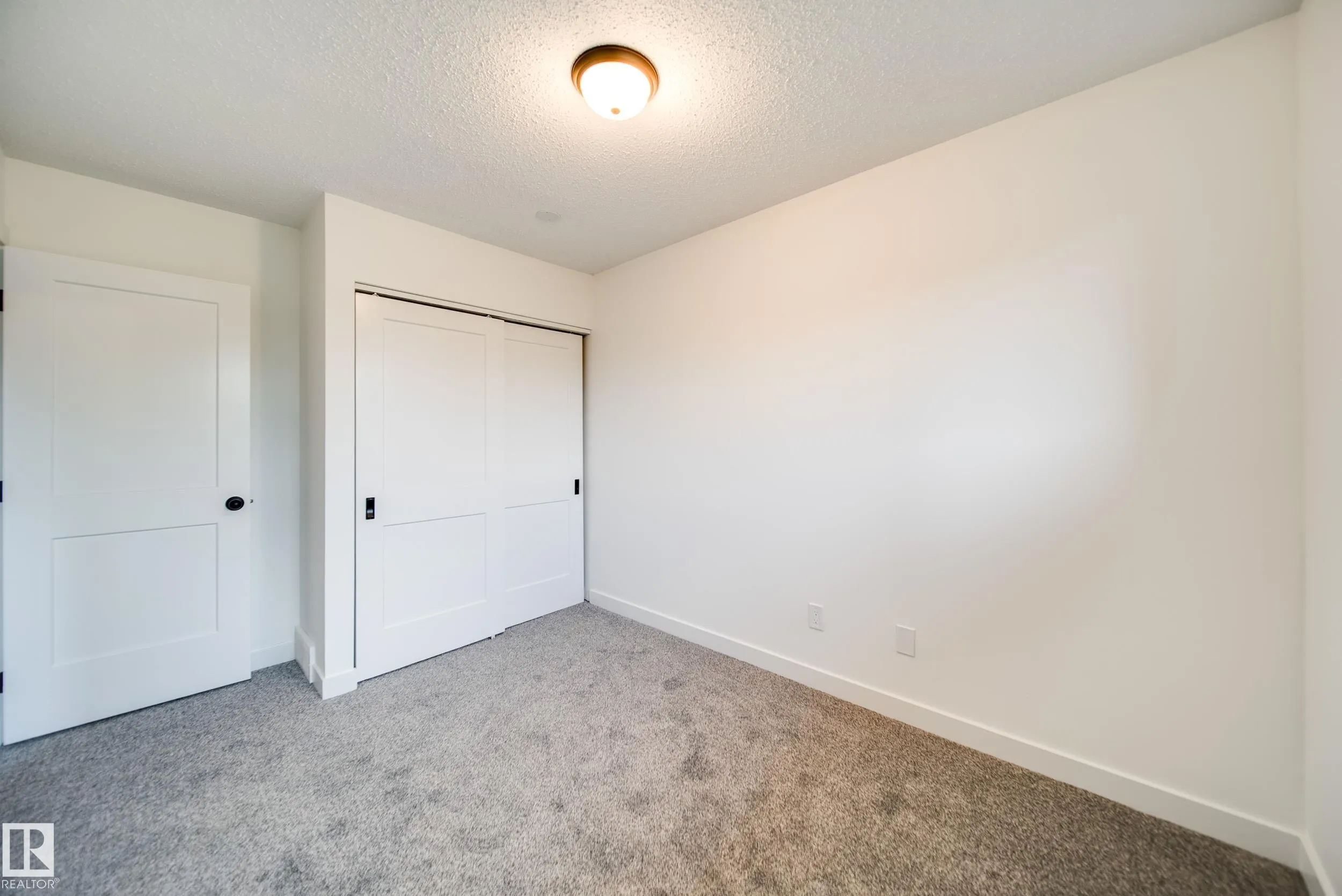 6098 MILL WOODS