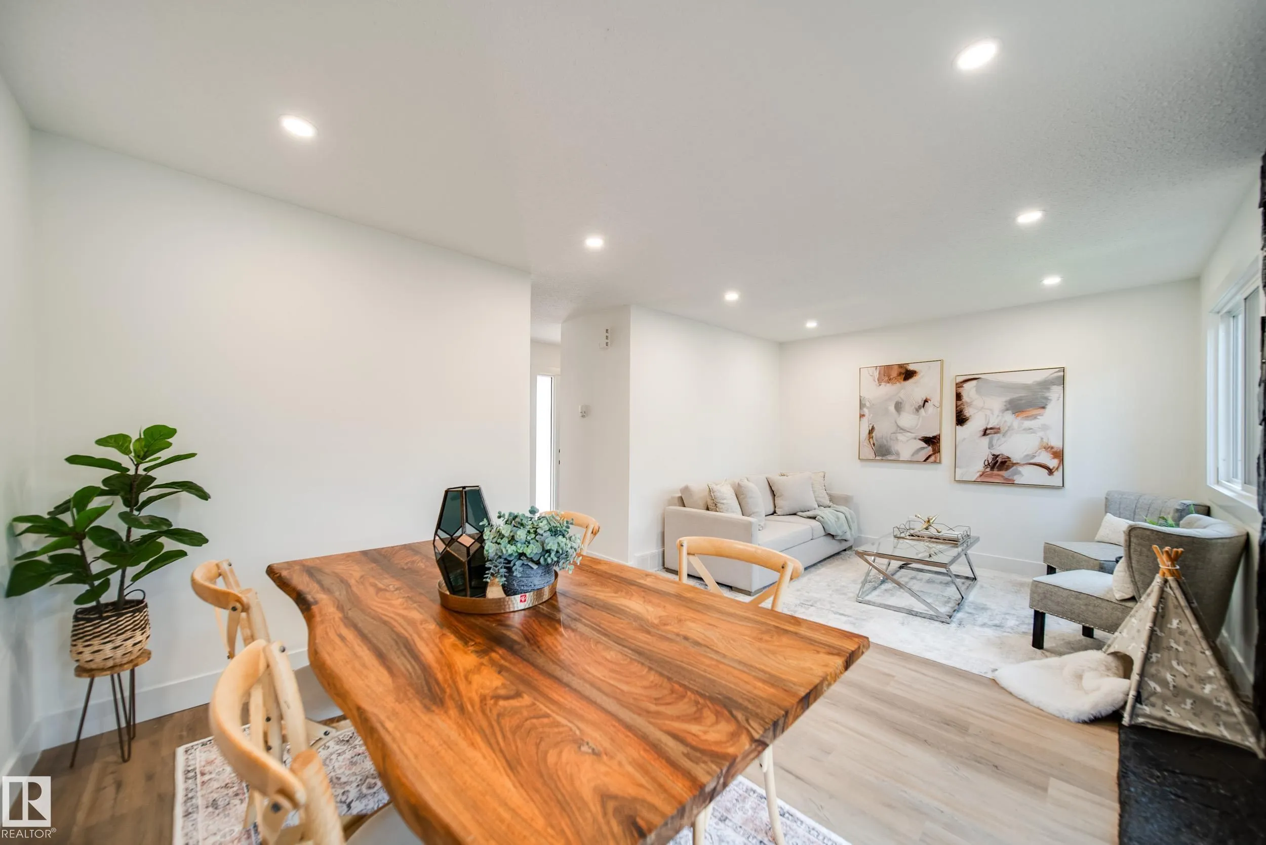 6098 MILL WOODS