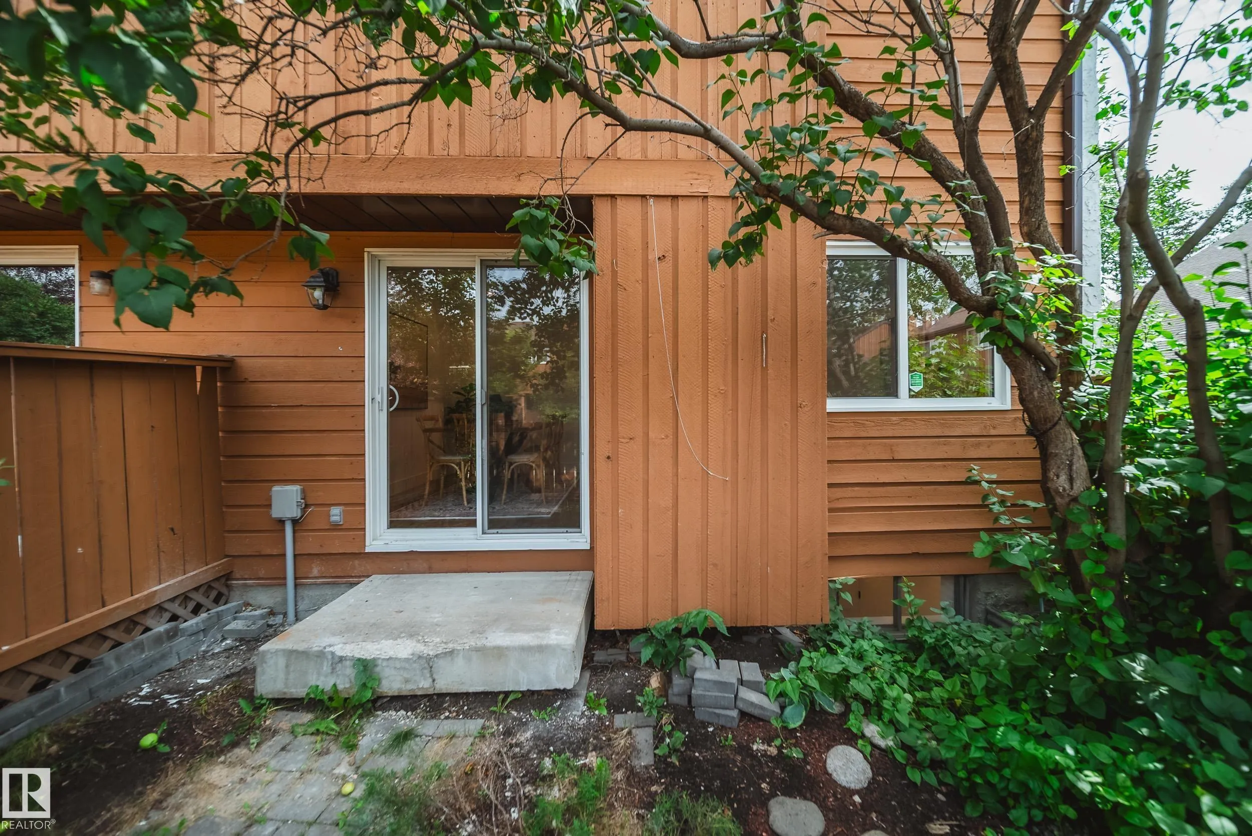 6098 MILL WOODS
