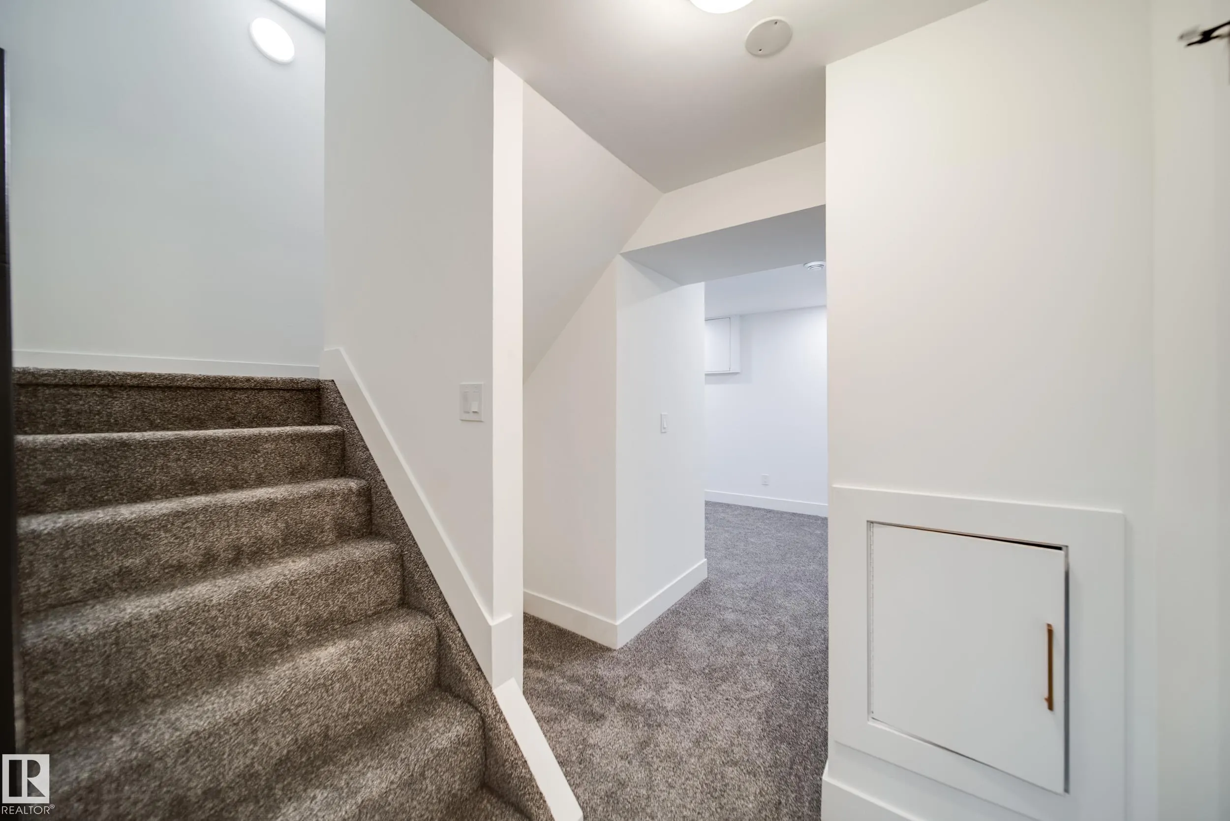 6098 MILL WOODS