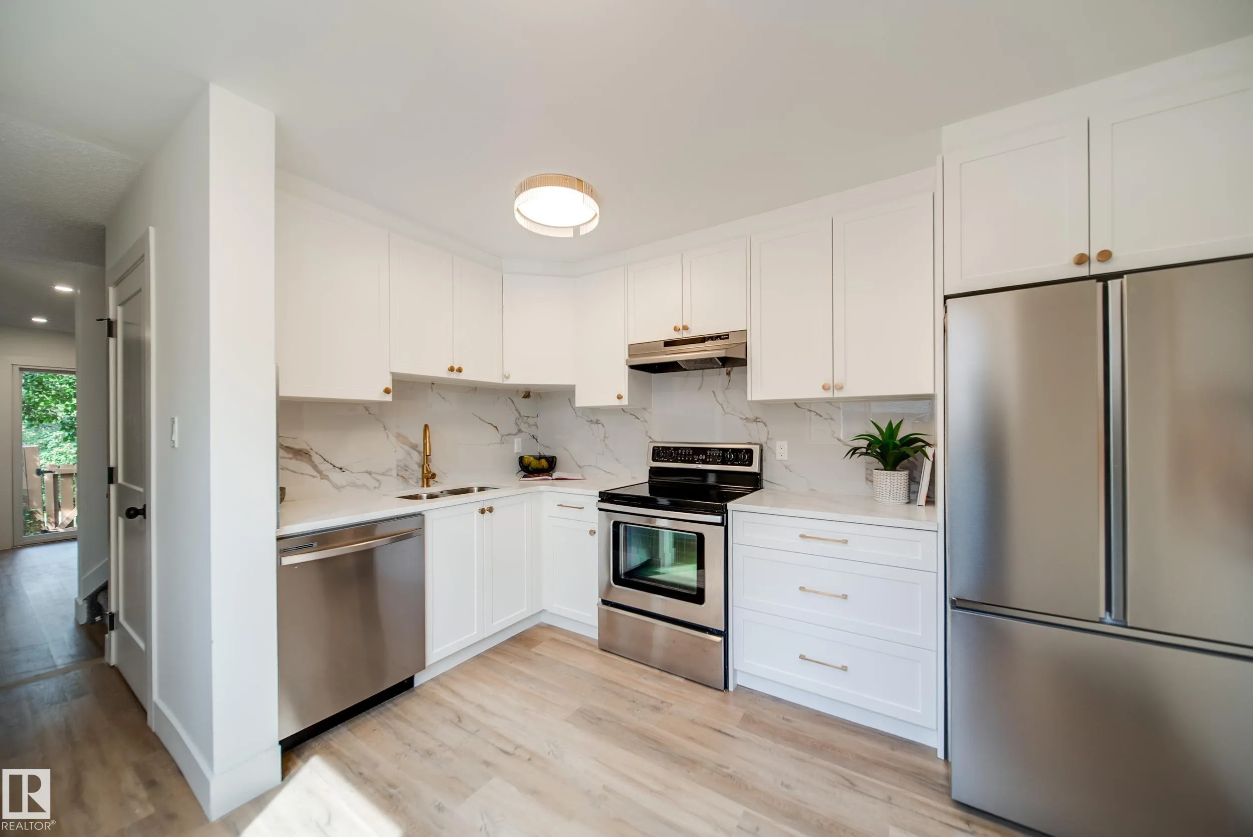 6098 MILL WOODS