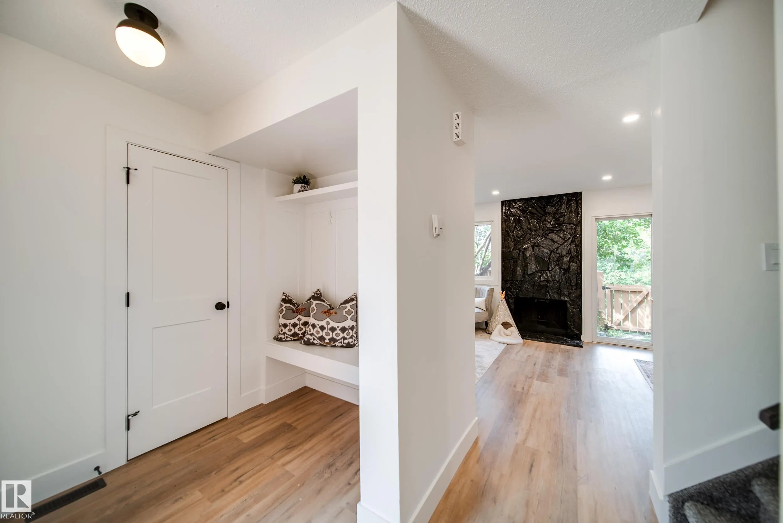 6098 MILL WOODS